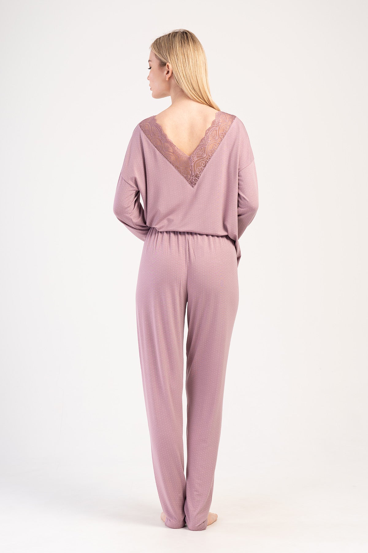 KADIN LYC VISCON KAYIK YAKA SIRT V YAKA DANTELLI UZUN KOL ETEGI OVAL PIJAMA TAKIM