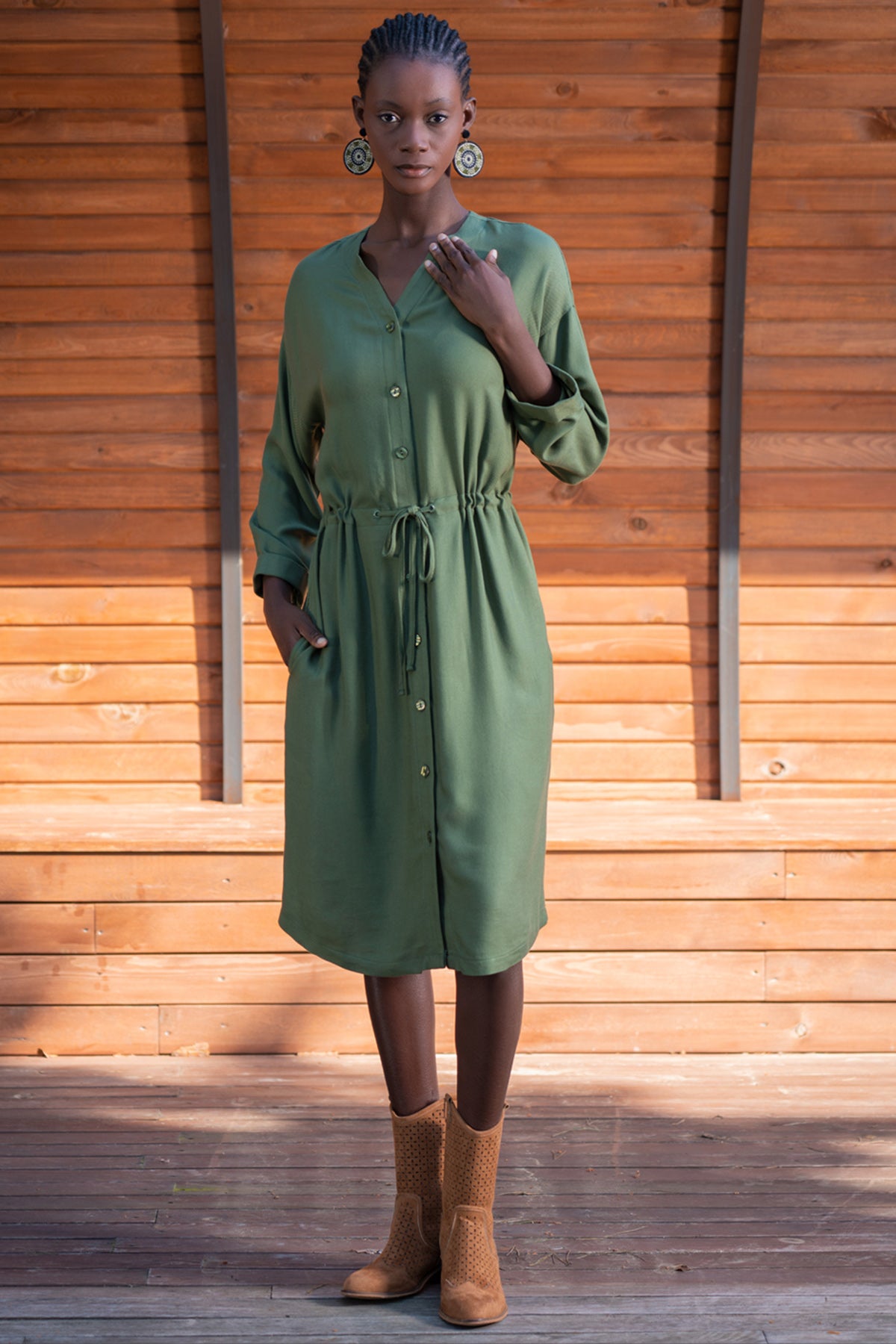 KADIN VISCON PERVAZLI V YAKA TAMAMI DUGMELI UZUN DOUBLE KOL KEMERLI CEPLI ELBISE