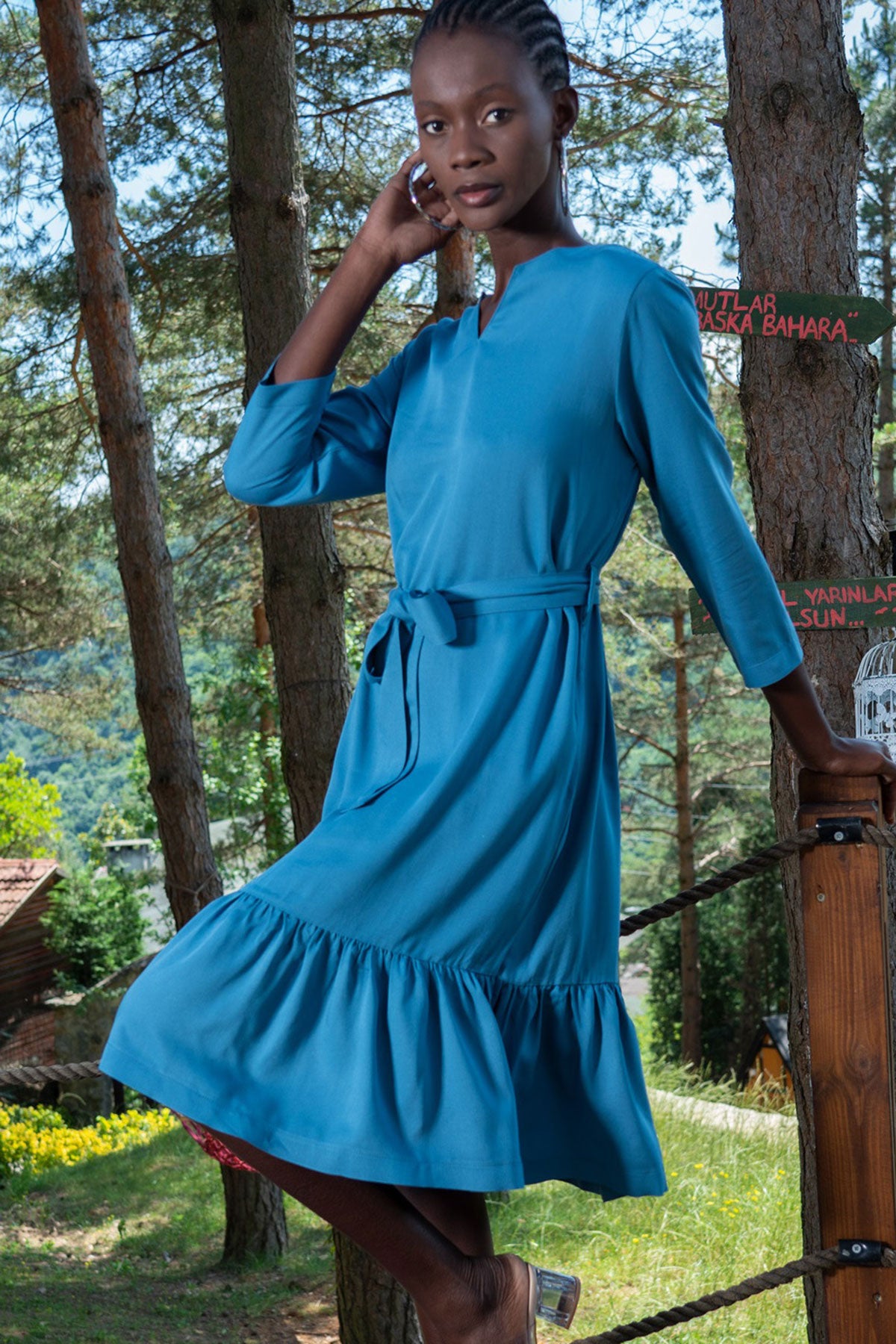 KADIN VISCON UCGEN V YAKA 7/8KOL ETEGI BUZGULU BELI KEMERLI ELBISE