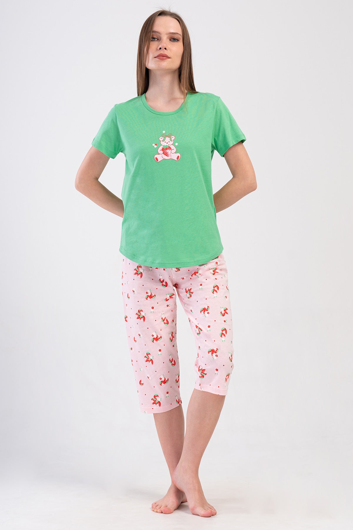 KADIN P.SUPREM O YAKA KISA KOL ETEGI OVAL KAPRI TAKIM