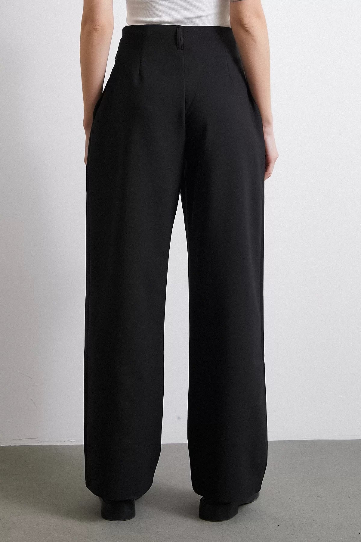 Bel Detaylı Wide Leg Pantolon - Siyah