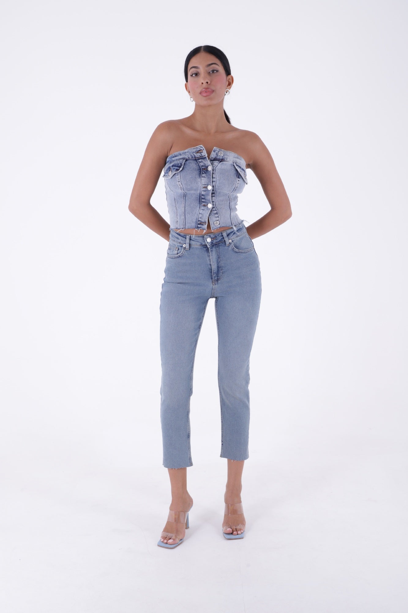 Dikişsiz Paça Mom Fit Kot Pantolon Orta Mavi ve Tintli