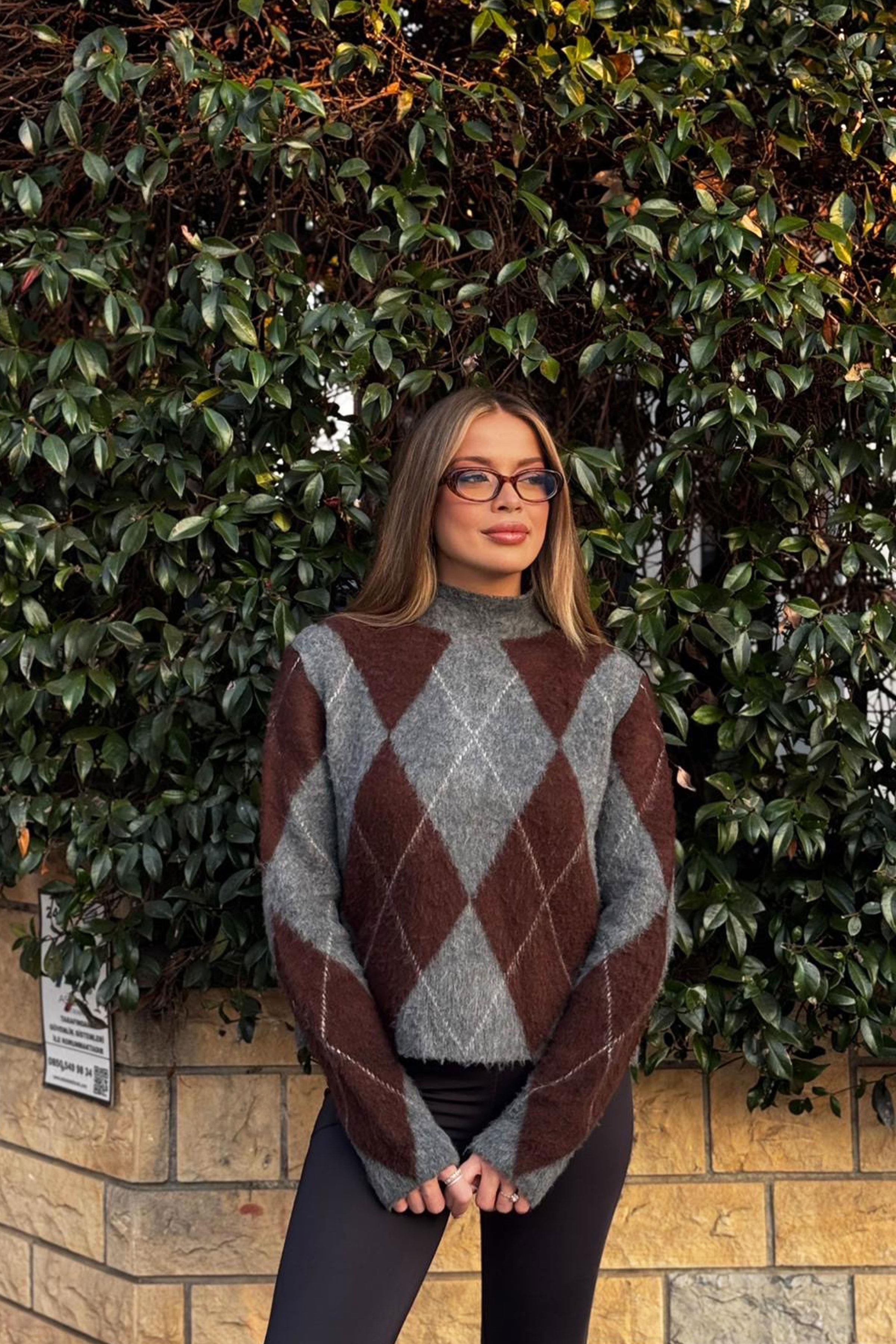 Baklava Desen Dik Yaka Kahve Toptan Triko Kazak