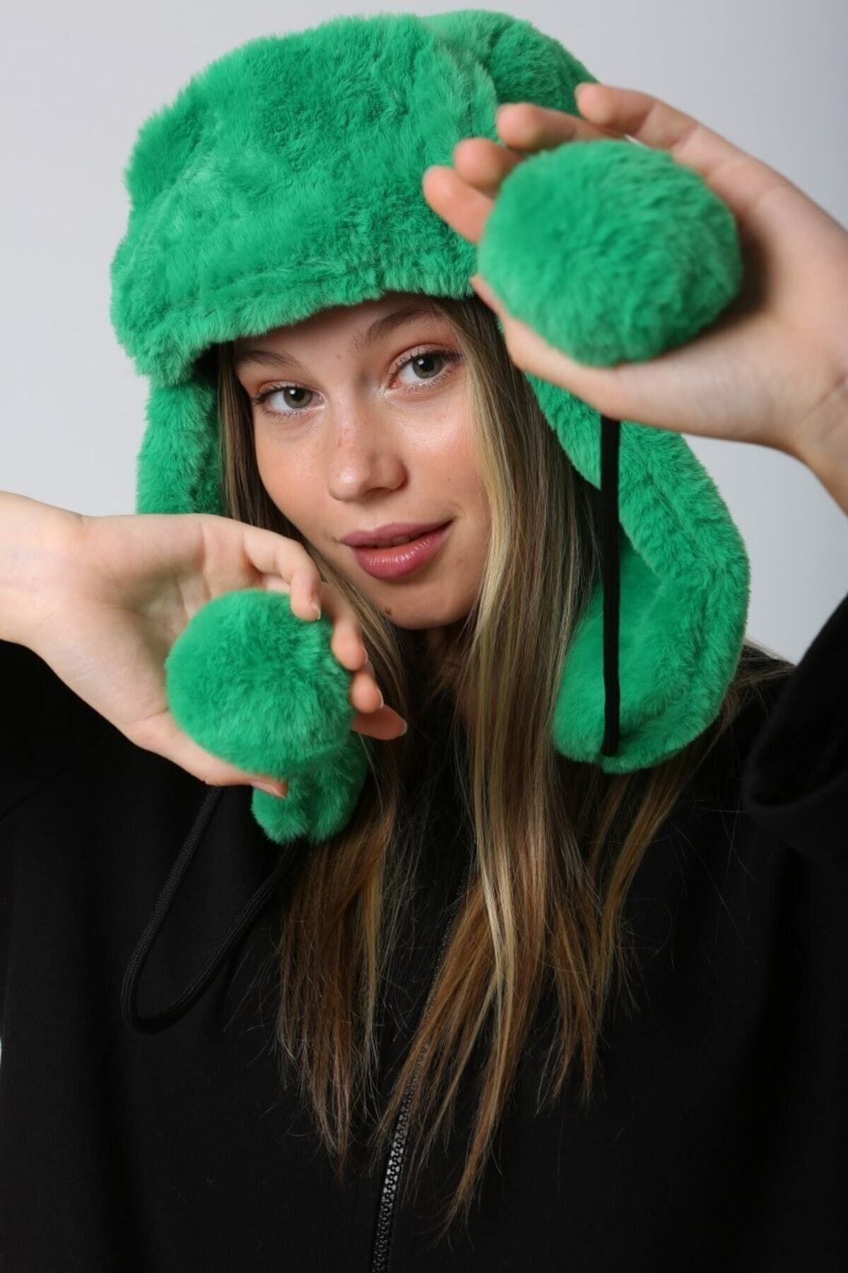Kadın Yeşil Ponponlu Kürklü Kulaklıklı Peluş Şapka Bere Bere1103