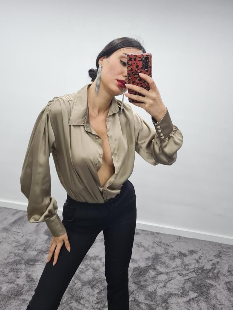 İnci Düğmeli Saten Gömlek