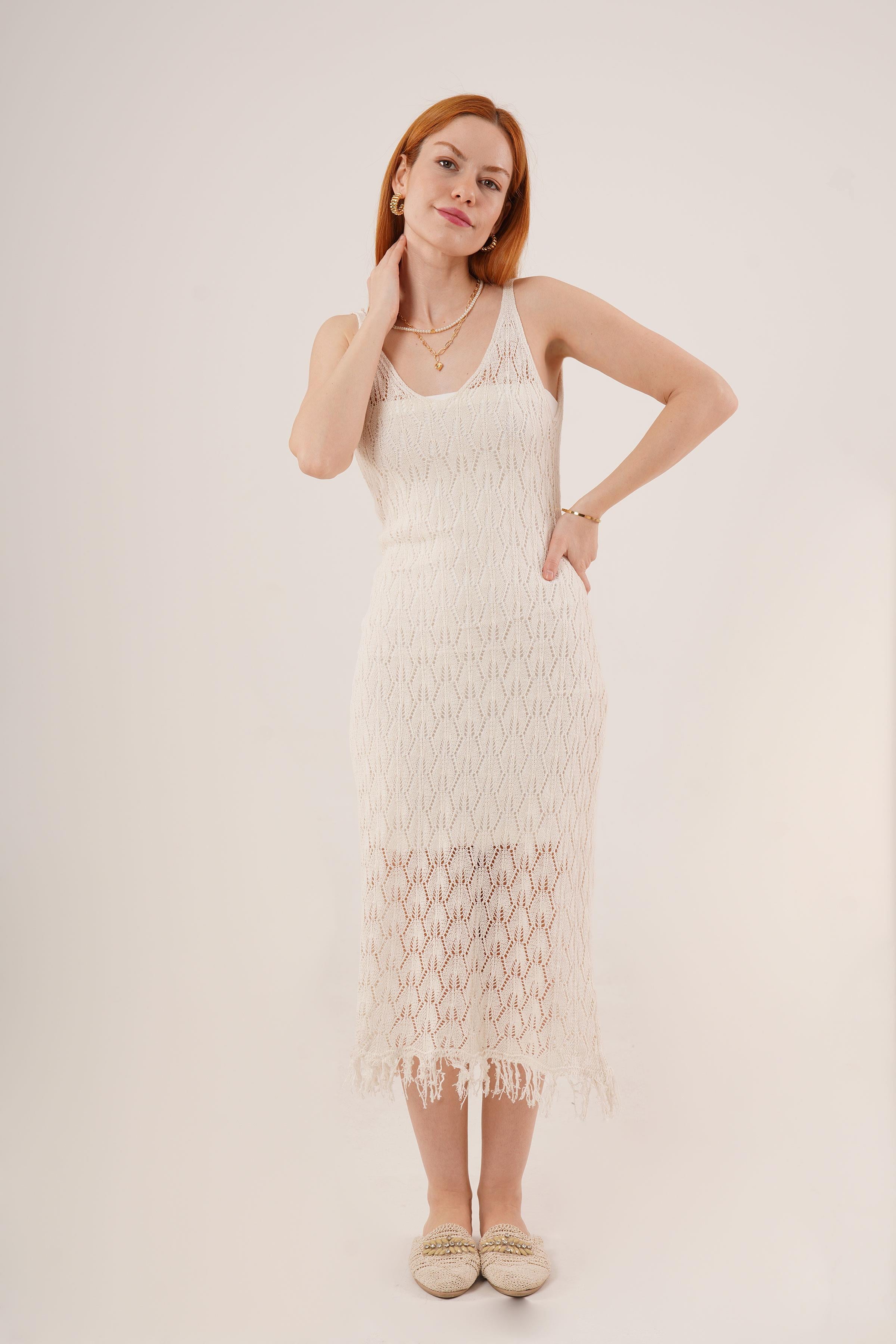 Ajurlu V Yaka Püskül Detaylı Krem Toptan Elbise