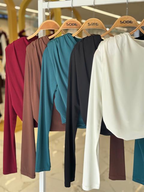 Aksesuar Detaylı Vatkalı Sandy Bluz 3479