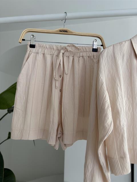 Apaj Yakalı ve Düğme Detaylı Viskon Takım 9861