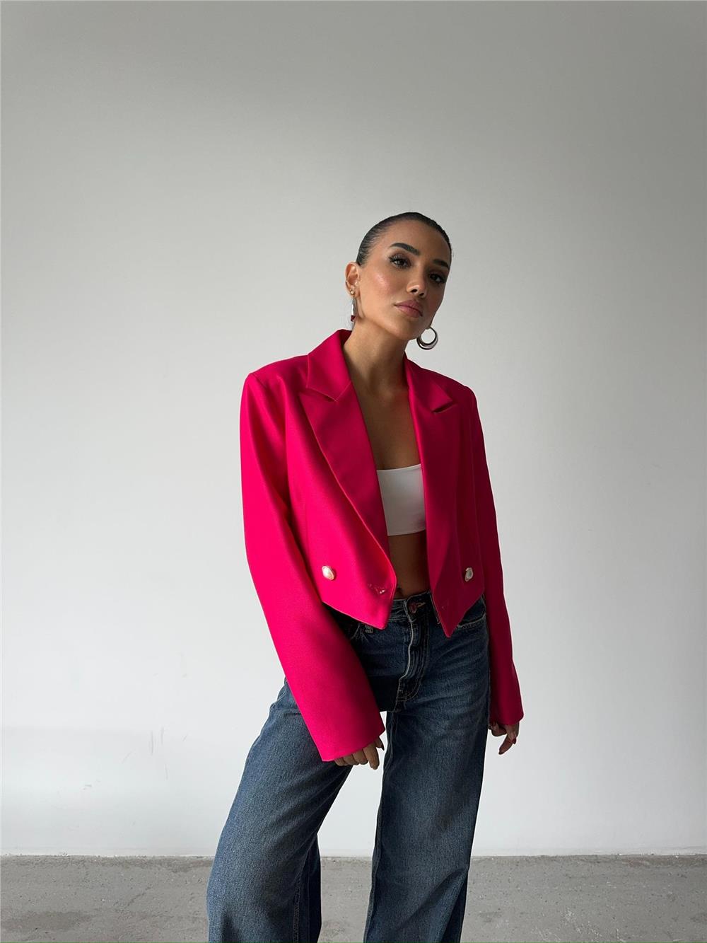 ARKASI İNCİ DÜĞME DETAYLI CROP CEKET - Fuşya