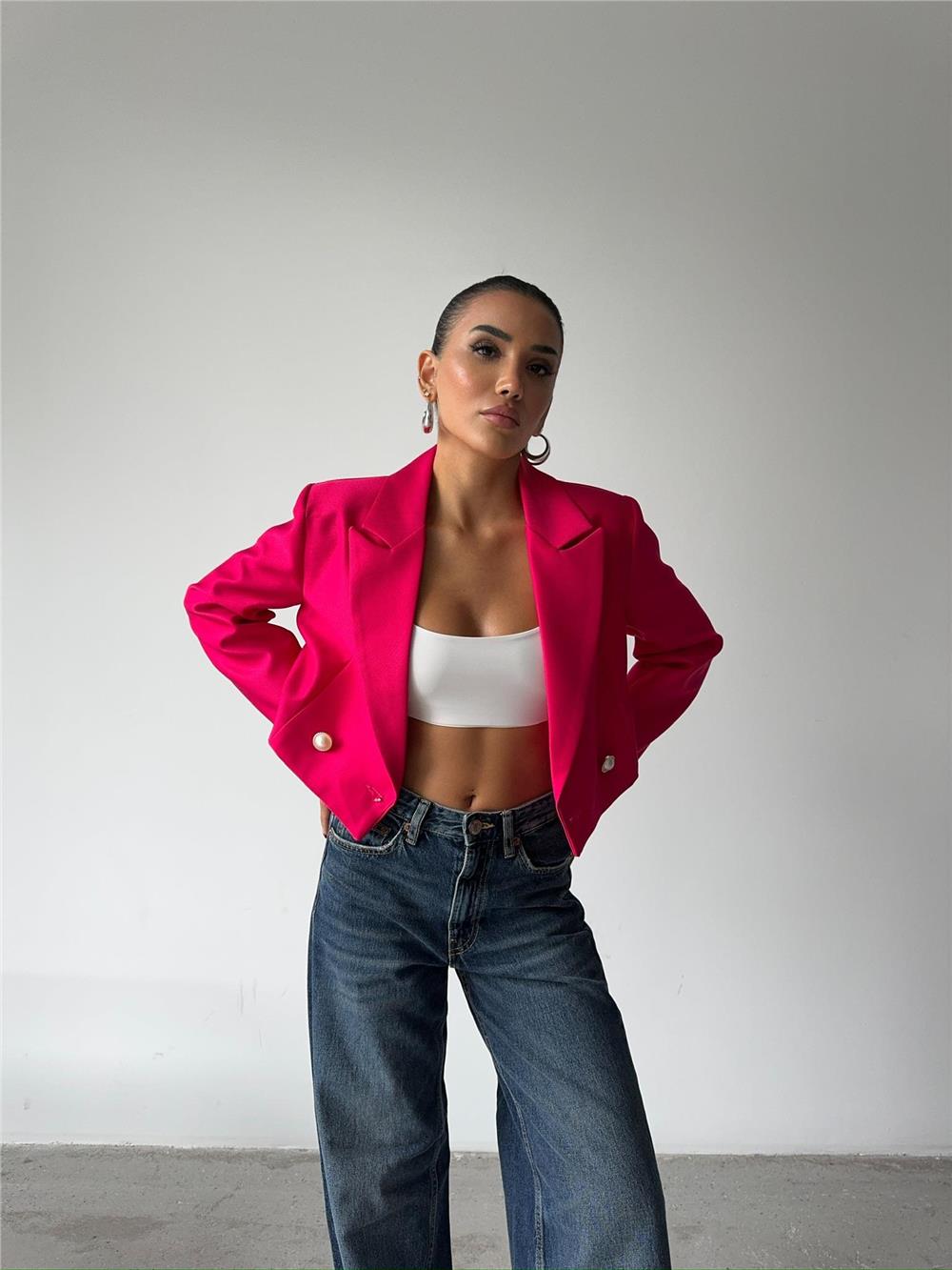 ARKASI İNCİ DÜĞME DETAYLI CROP CEKET - Fuşya