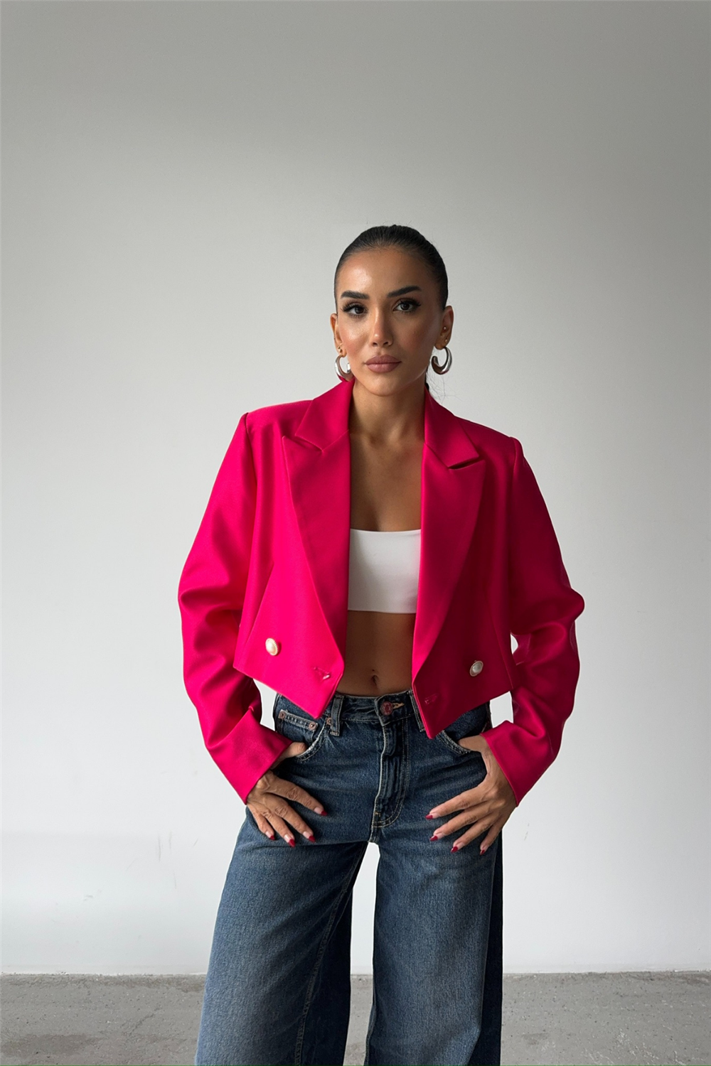 ARKASI İNCİ DÜĞME DETAYLI CROP CEKET - Fuşya