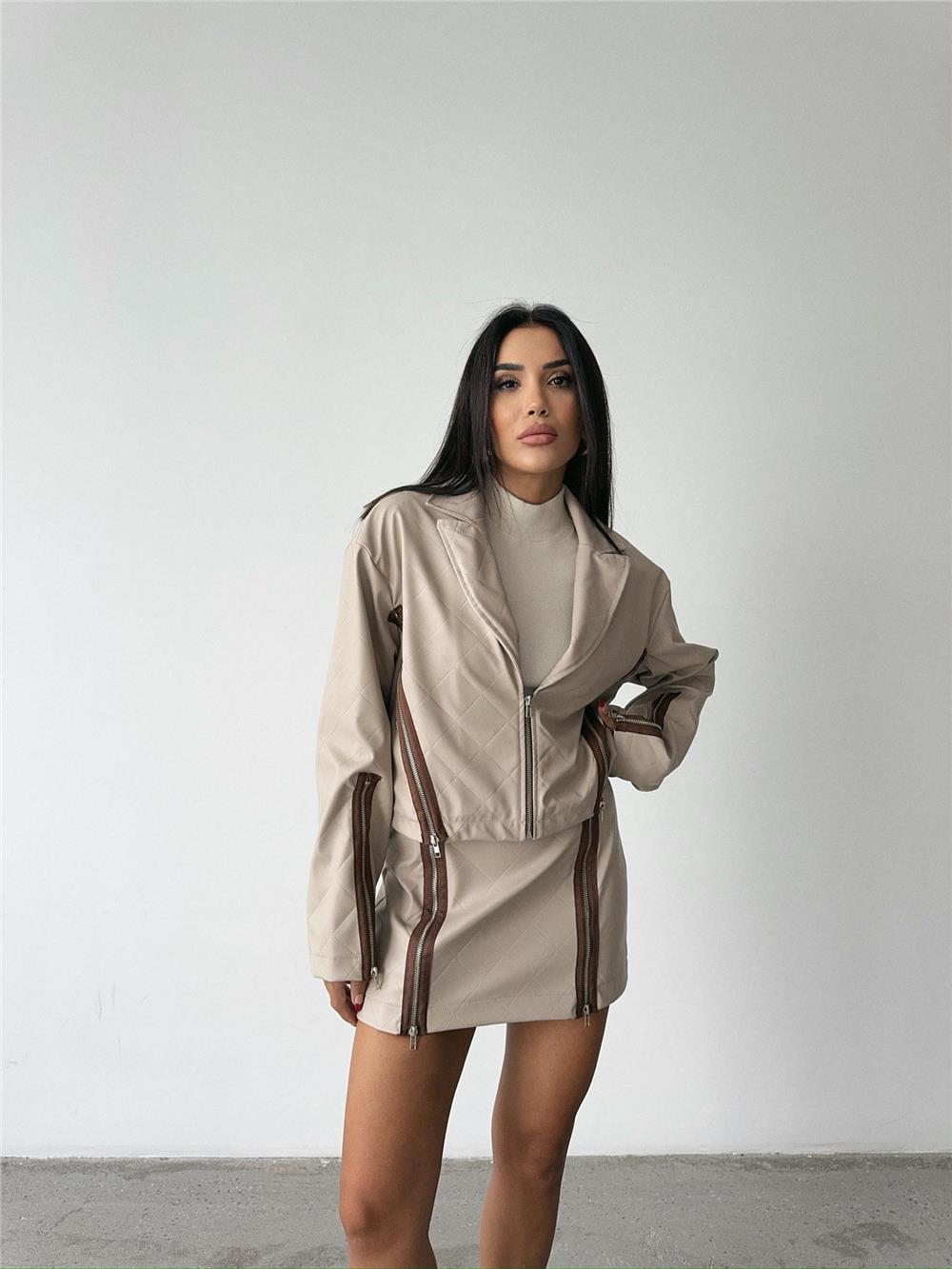 BAKLAVA DERİ CROP CEKET FERMUAR AKSESUAR DETAYLI - Bej