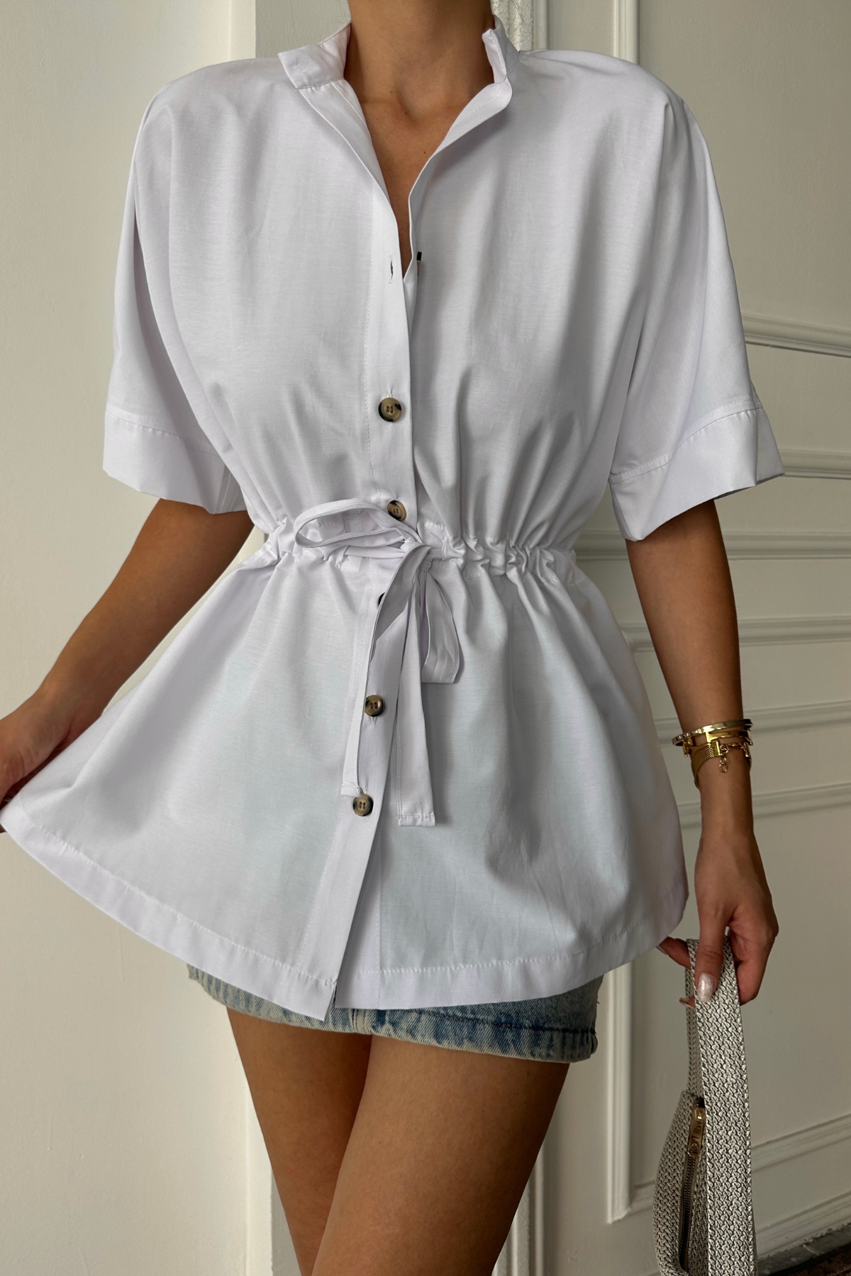 BEL BÜZGÜ DETAYLI POPLİN GÖMLEK - Beyaz