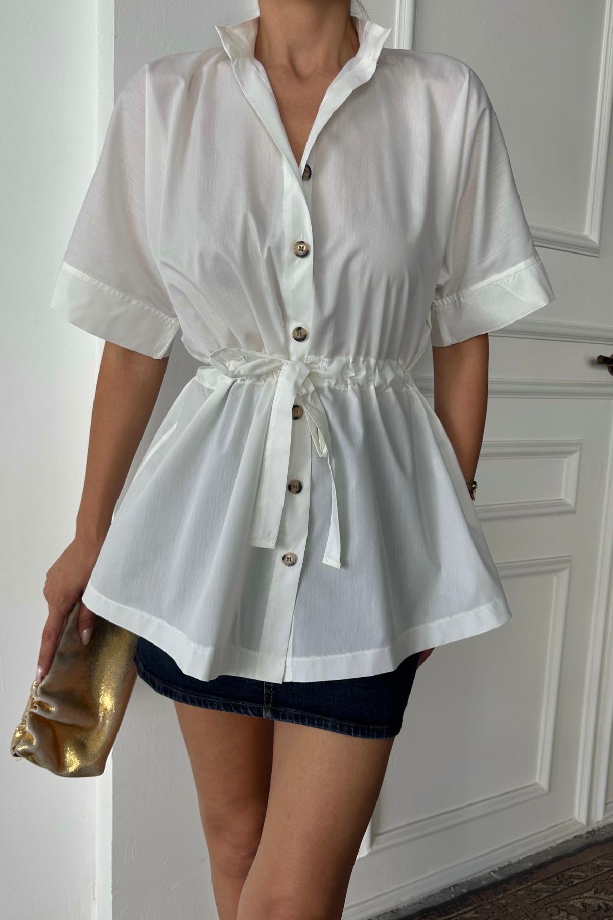 BEL BÜZGÜ DETAYLI POPLİN GÖMLEK - Ekru