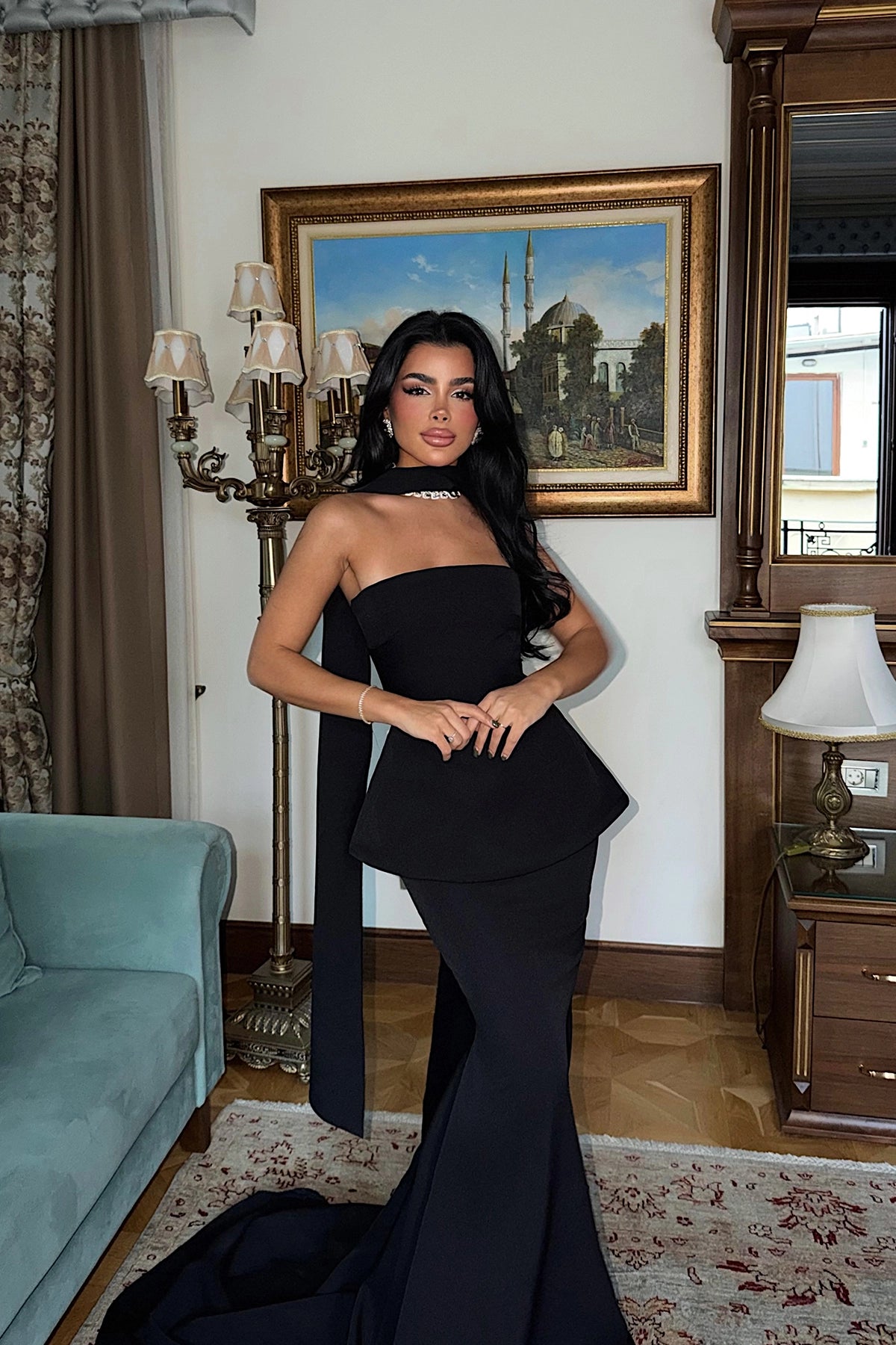 Siyah Benedita Uzun Fularlı Elbise