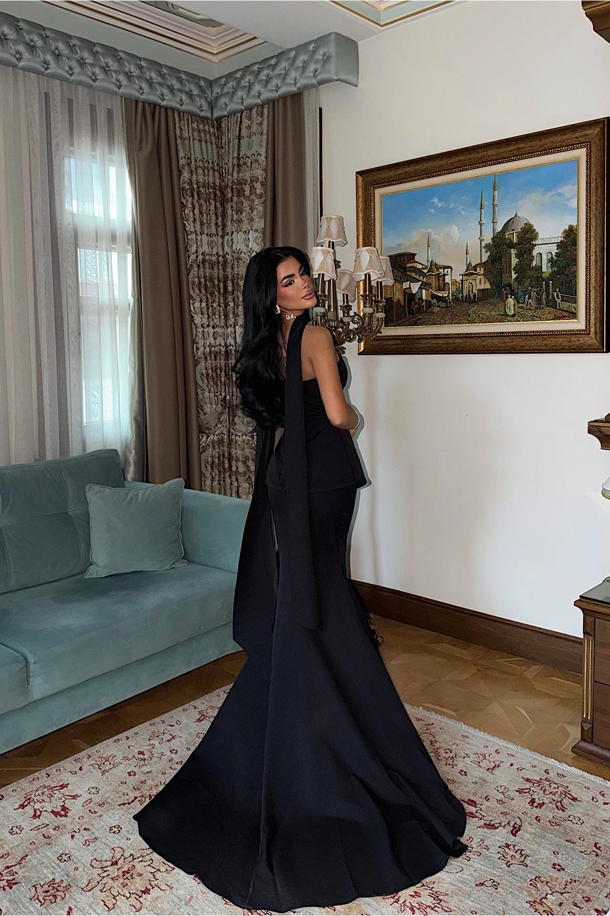 Siyah Benedita Uzun Fularlı Elbise