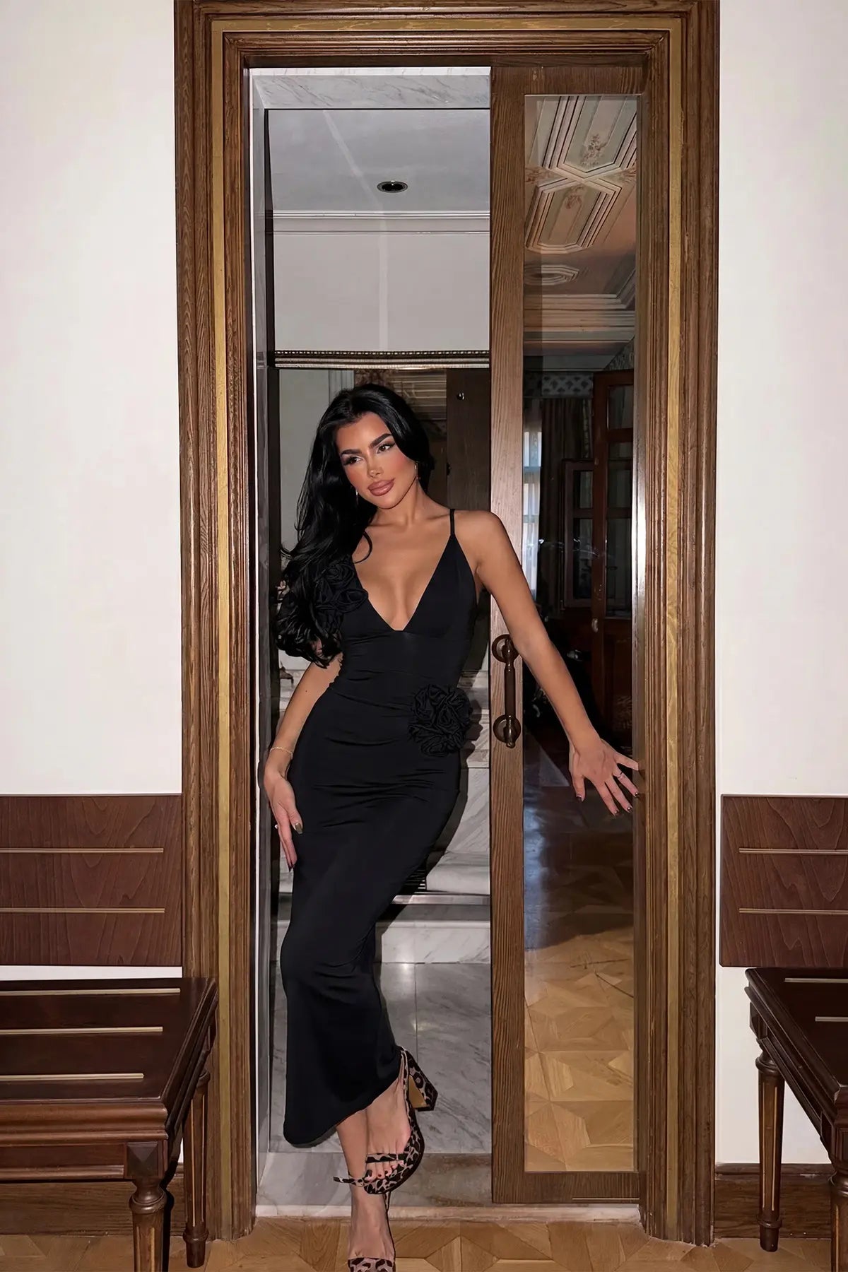 Siyah Blouse Gül Detaylı Elbise