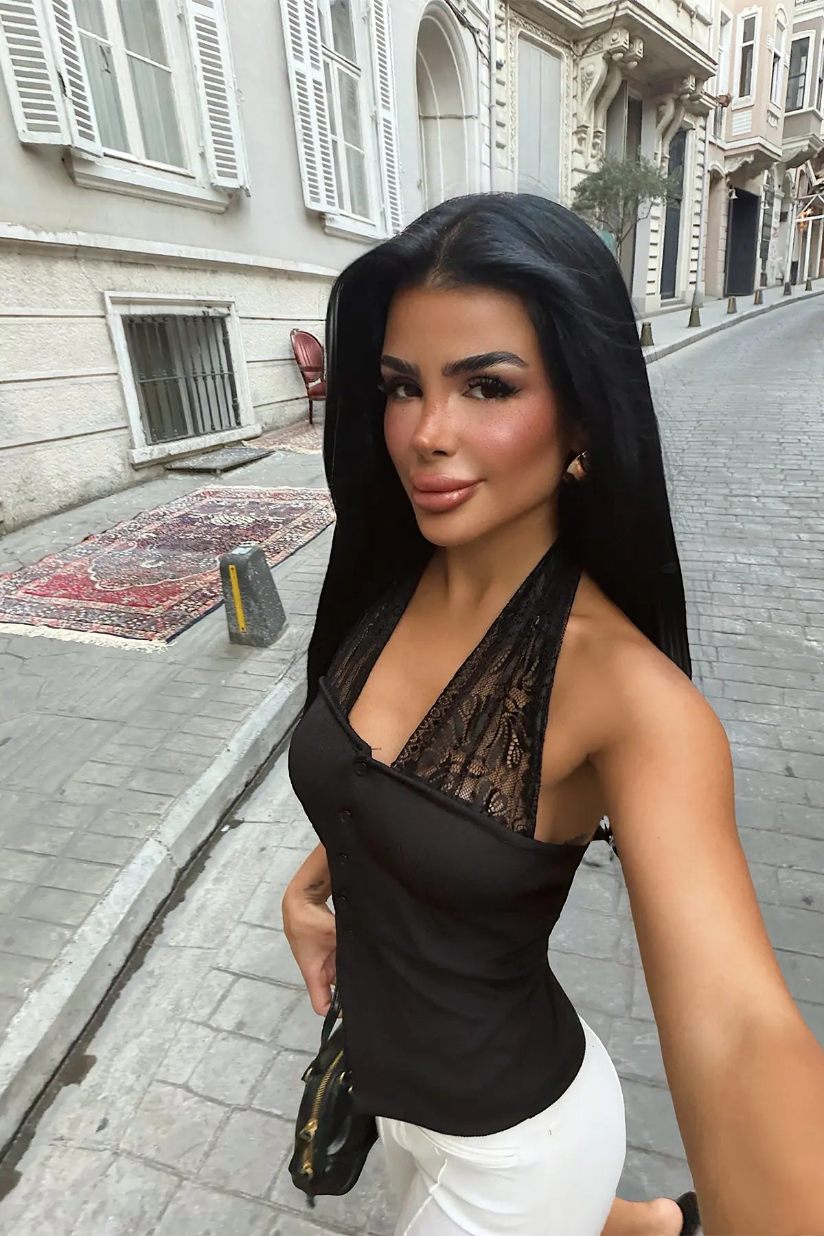 Siyah Bağlamalı Dantel Detay Crop Top