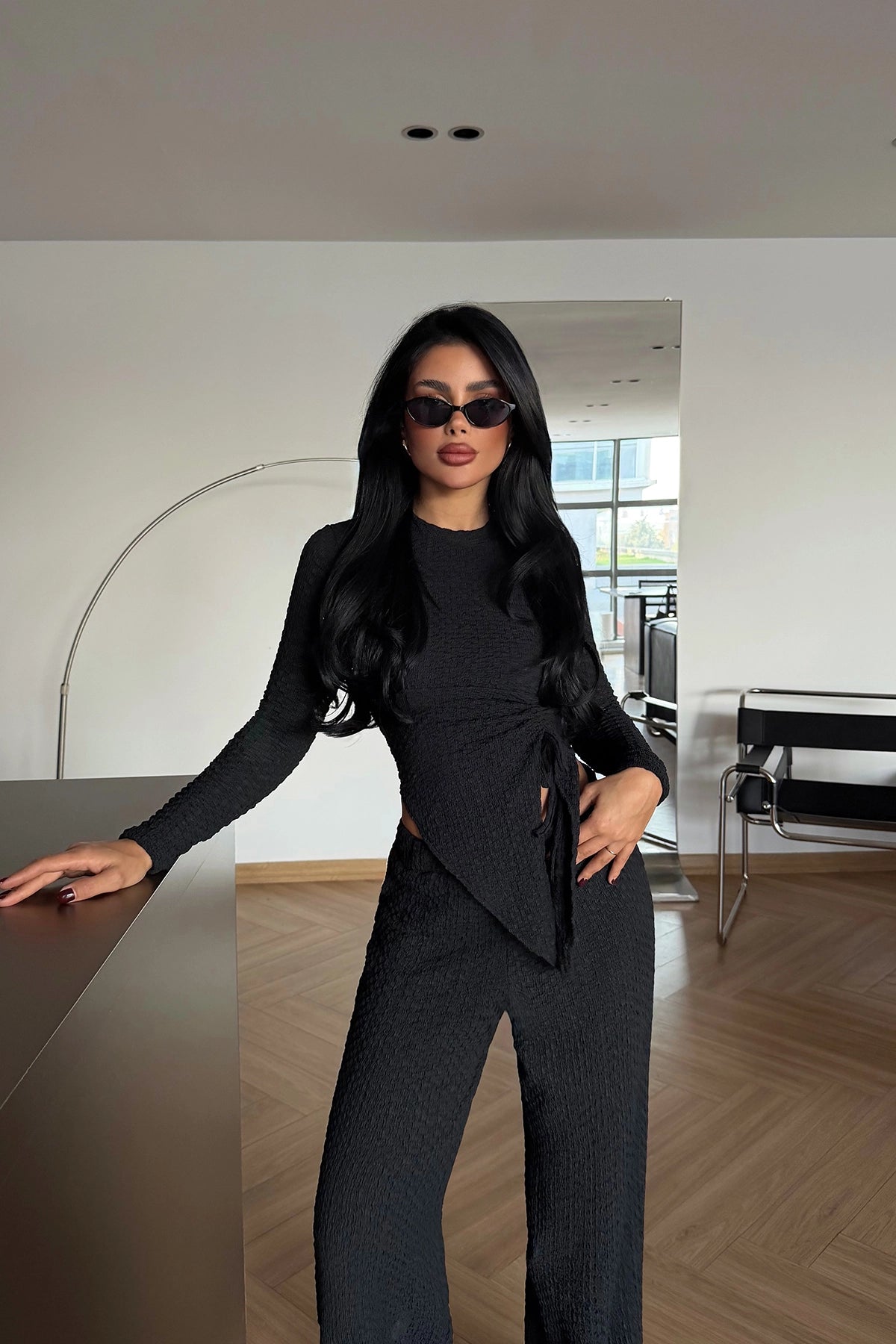 Siyah Pantolonlu Takım