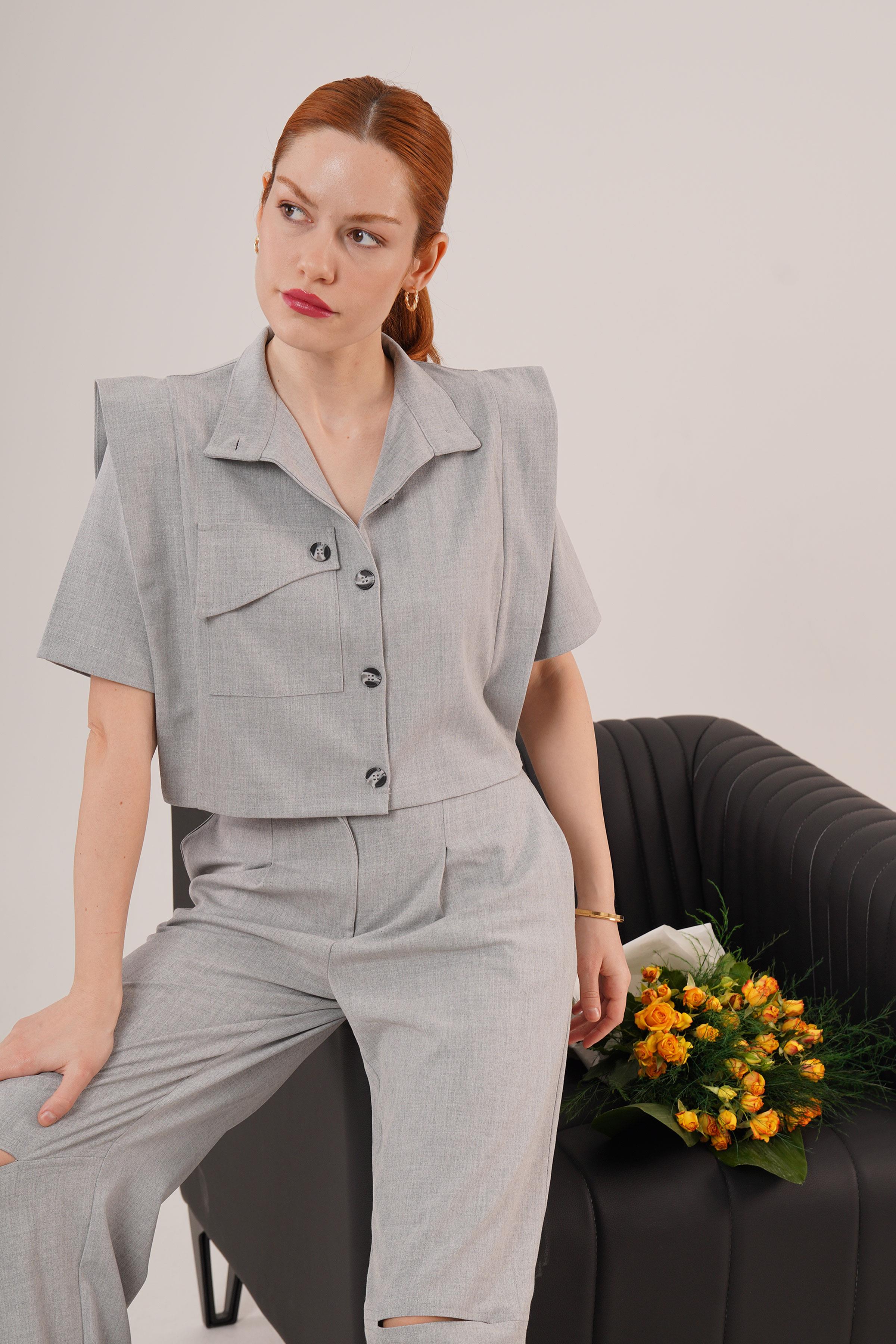 Cepli Düğmeli Bluz Ve Diz Detaylı Pantolon Gri Toptan İkili Takım
