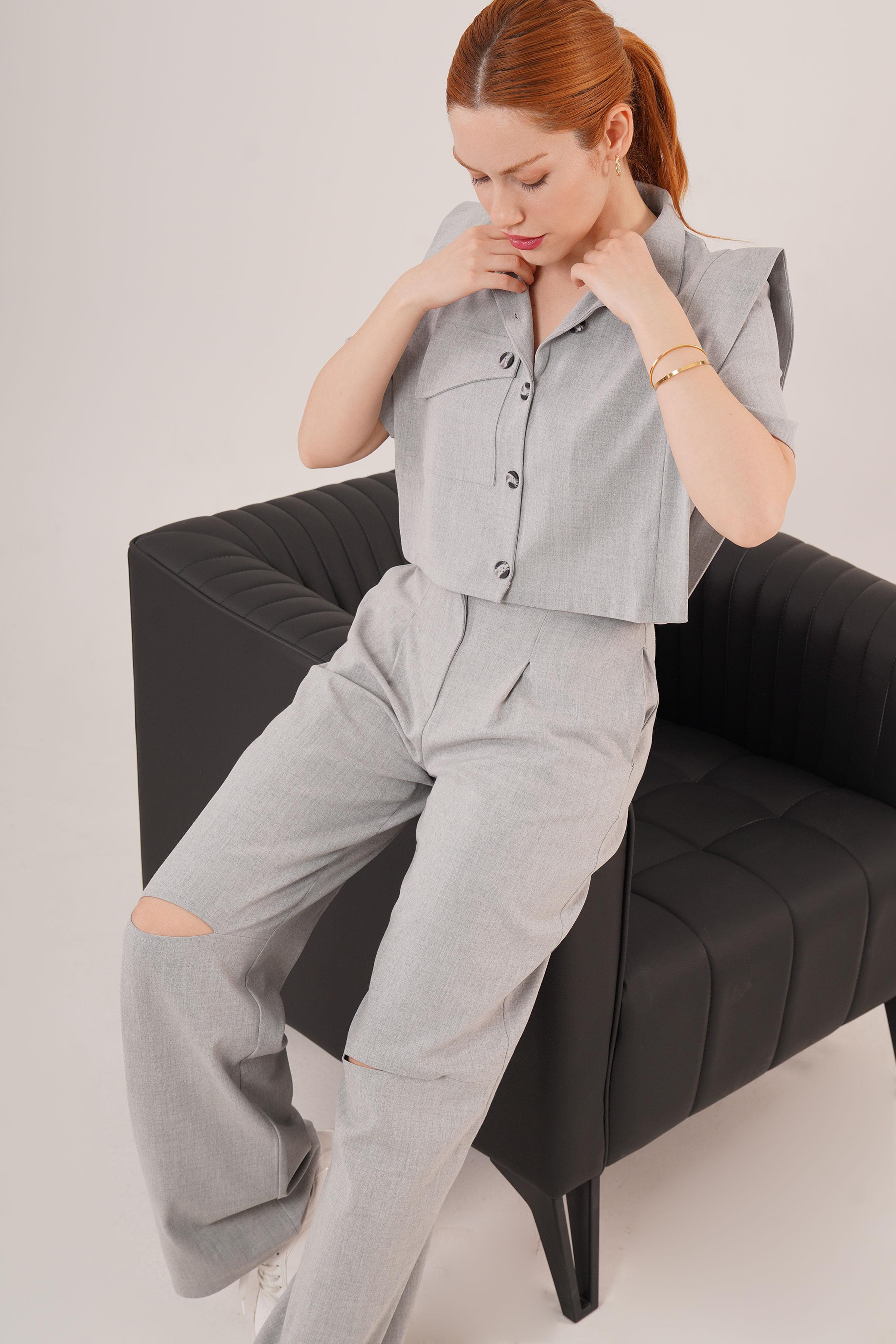 Cepli Düğmeli Bluz Ve Diz Detaylı Pantolon Gri Toptan İkili Takım
