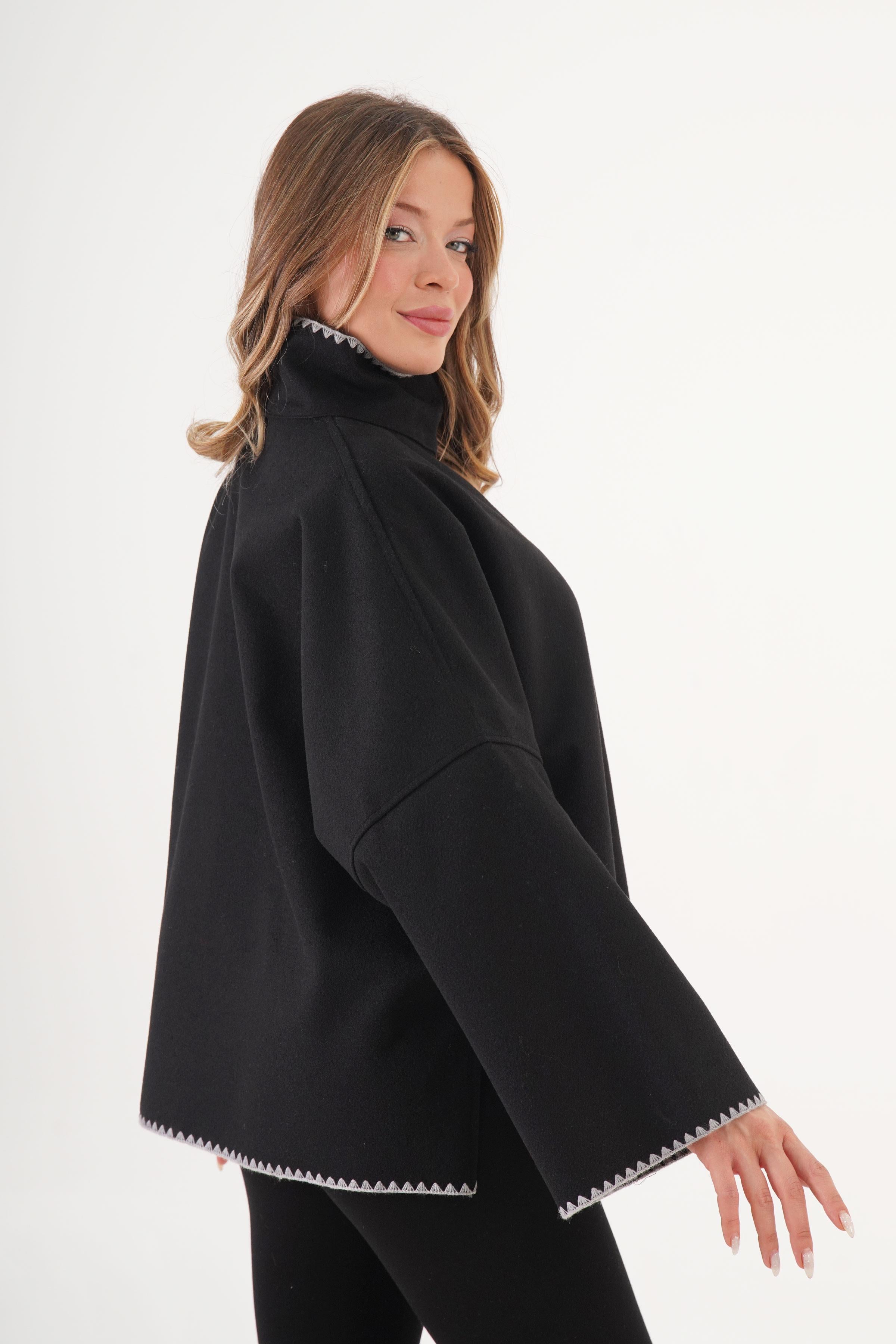 Kroşatalı Düğmeli Toptan Siyah Panço