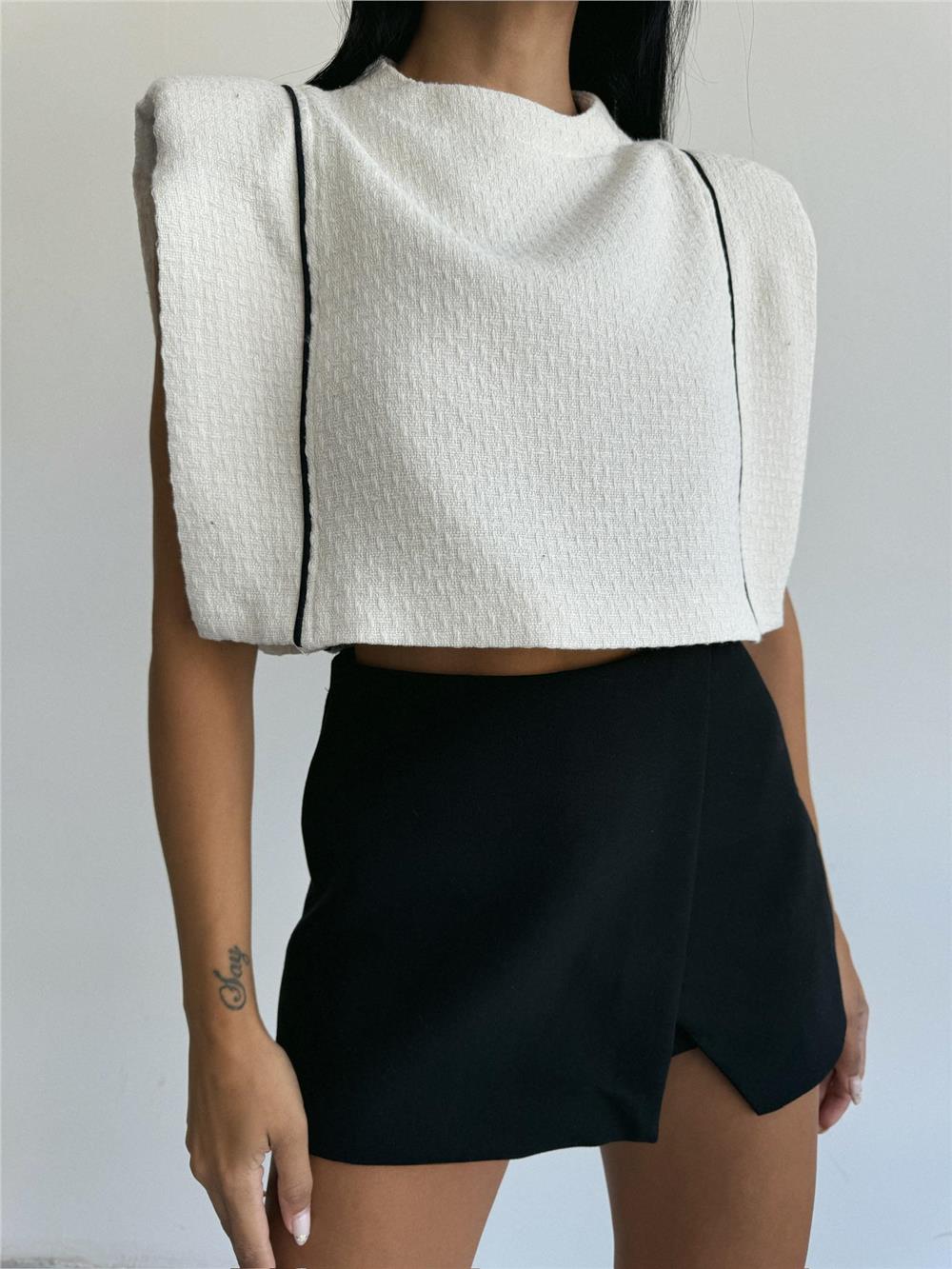 CHANEL VATKALI CROP BLUZ - Beyaz