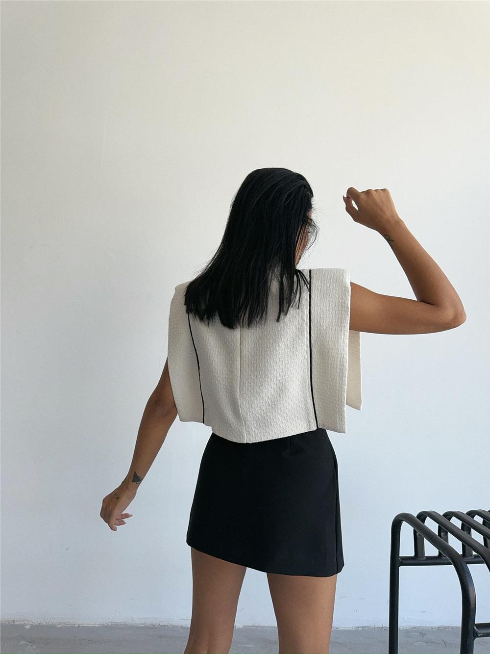 CHANEL VATKALI CROP BLUZ - Beyaz