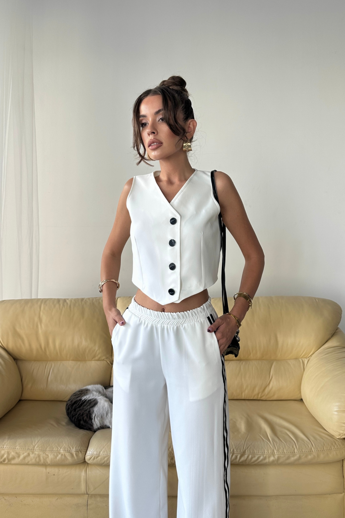 CROP YELEK - PAÇASI YIRTMAÇ DETAYLI YANLAR ŞERİT PANTOLON TK - Beyaz