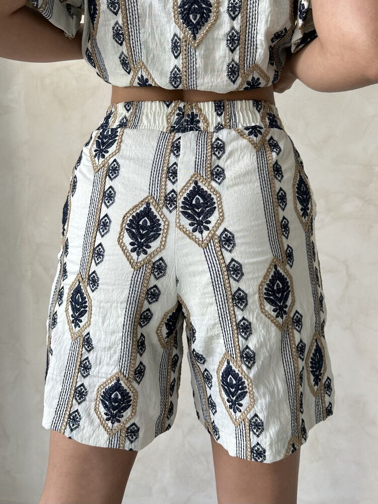 Nakışlı Şort