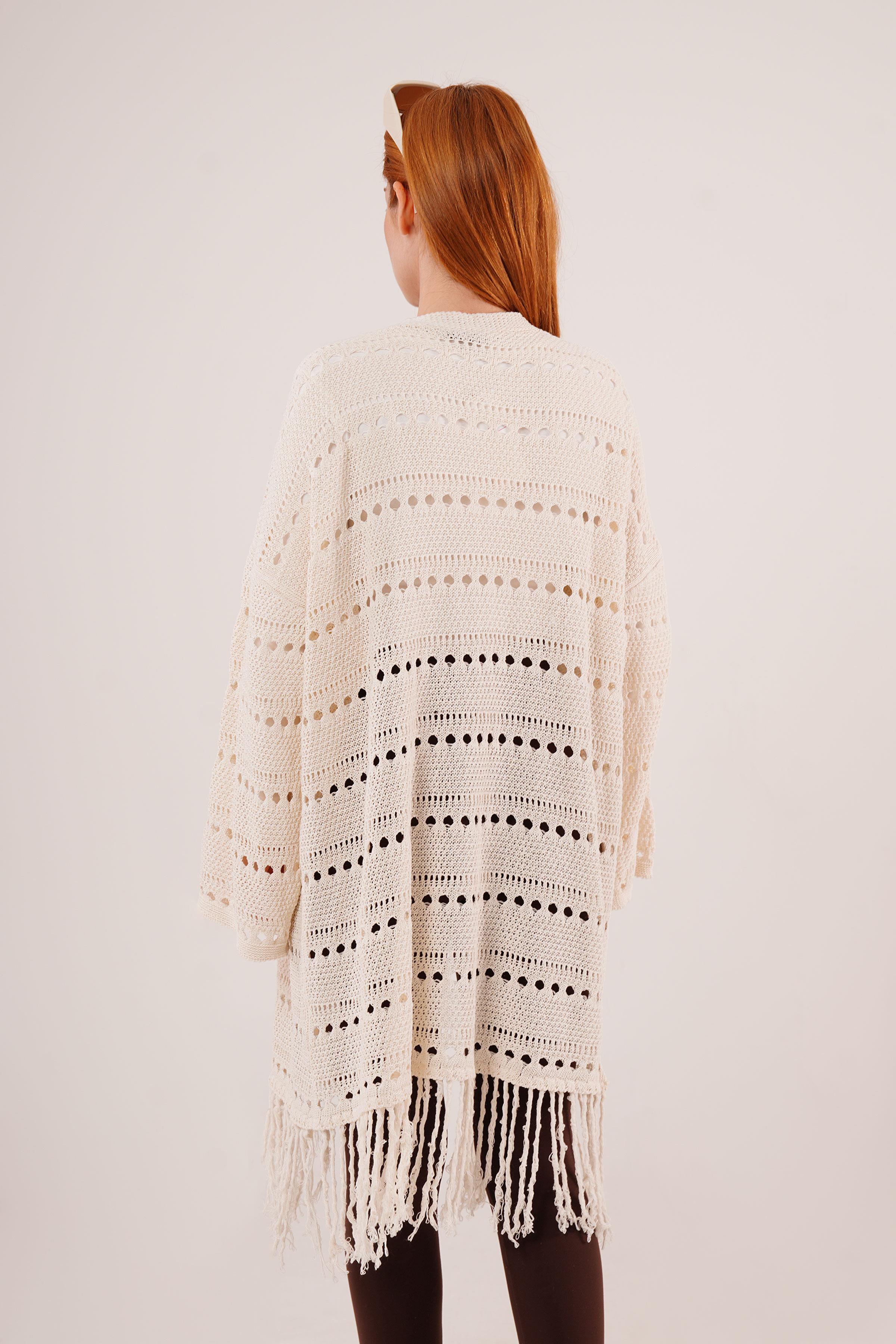 Delikli Geçişli Püskül Detay Uzun Triko Toptan Krem Hırka