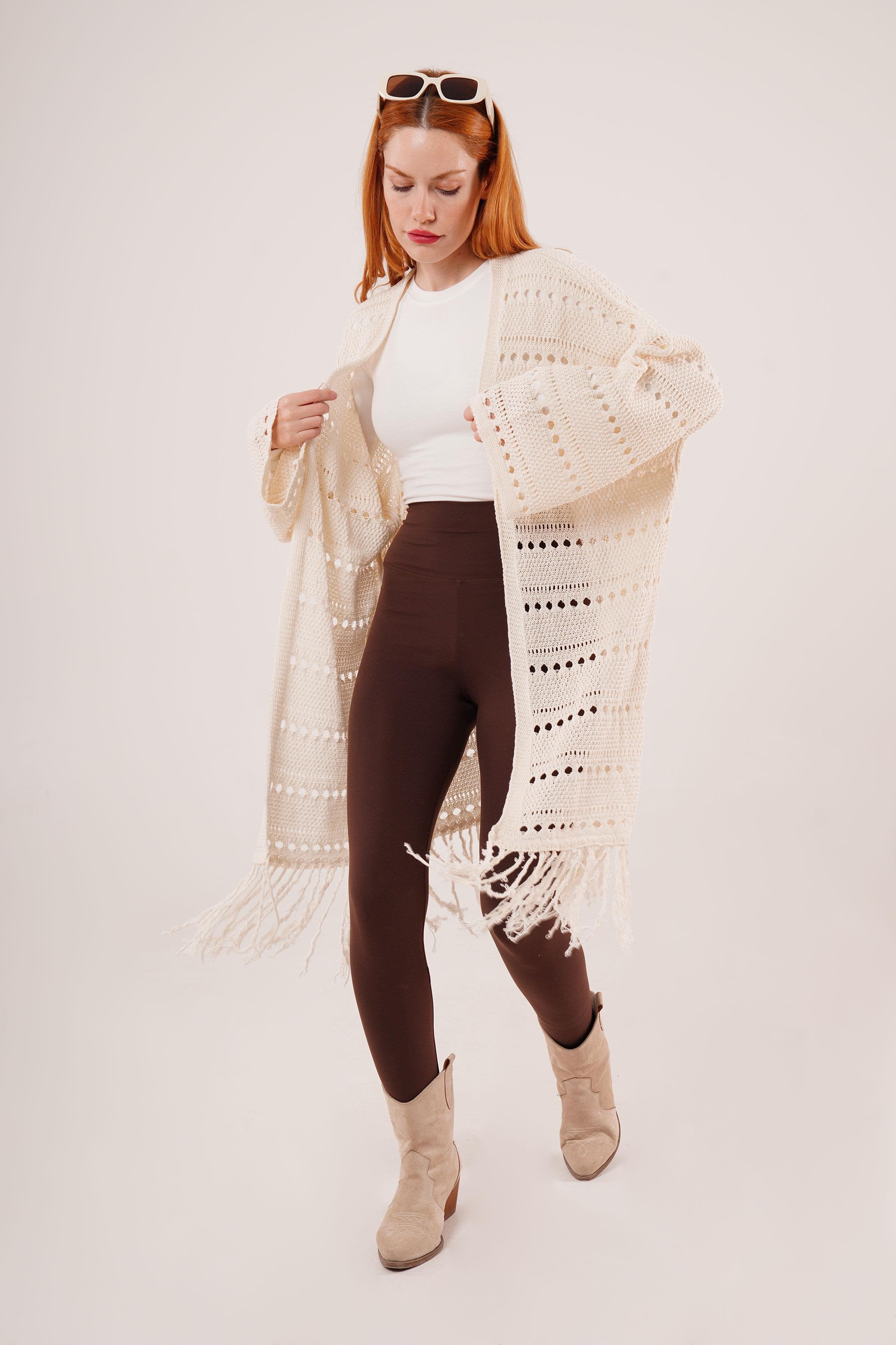 Delikli Geçişli Püskül Detay Uzun Triko Toptan Krem Hırka