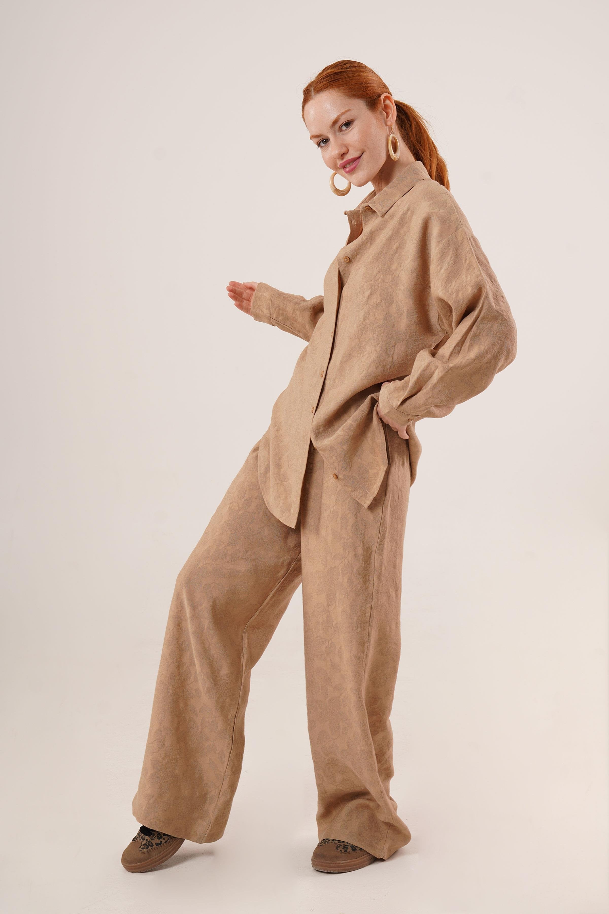 Desenli Gömlek Ve Pantolon Toptan Camel İkili Takım