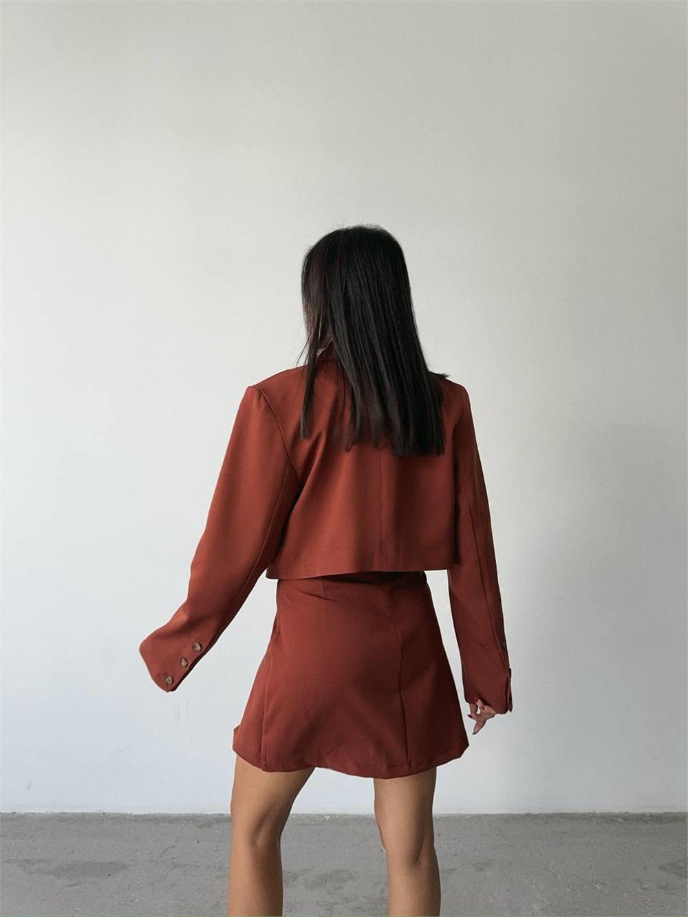 DÜĞME DETAYLI ETEK - CROP CEKET TAKIM - Kiremit