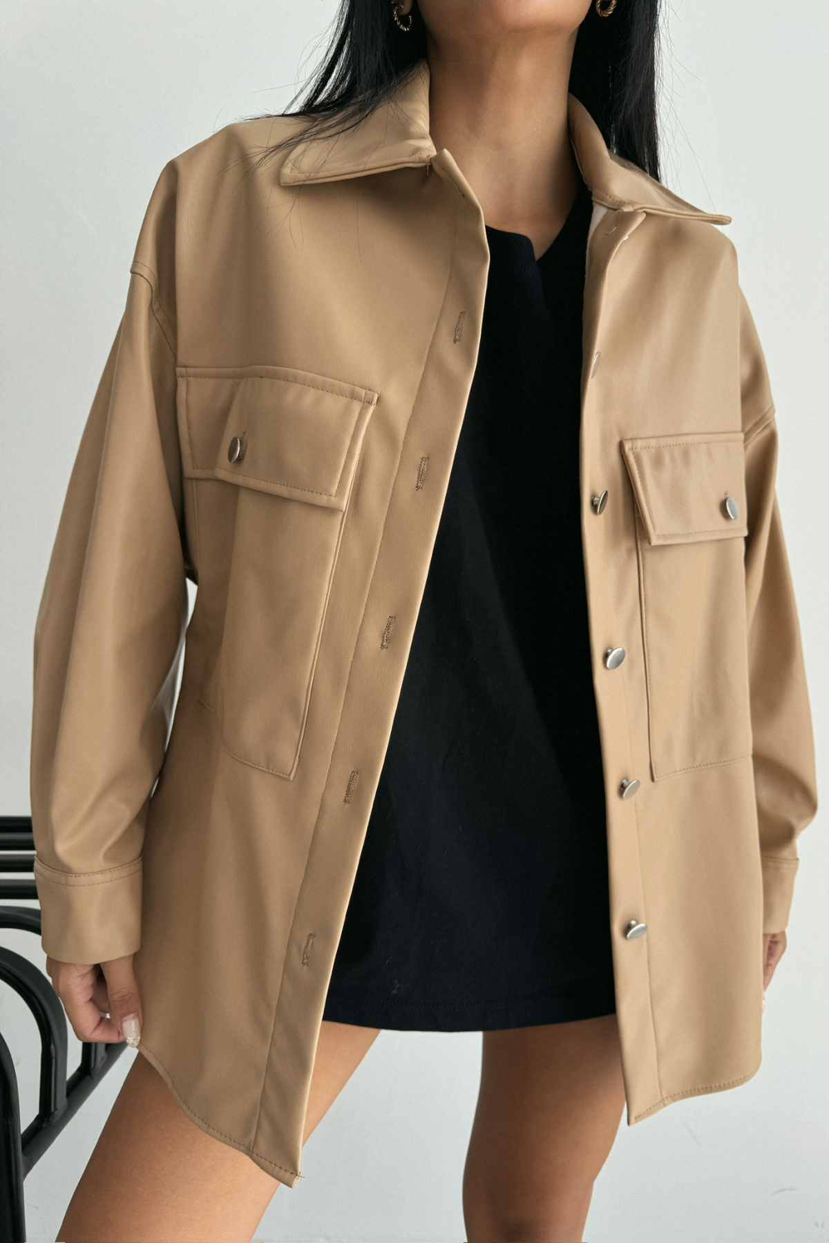 DÜĞMELİ DERİ GÖMLEK BOYFRİEND - Bej