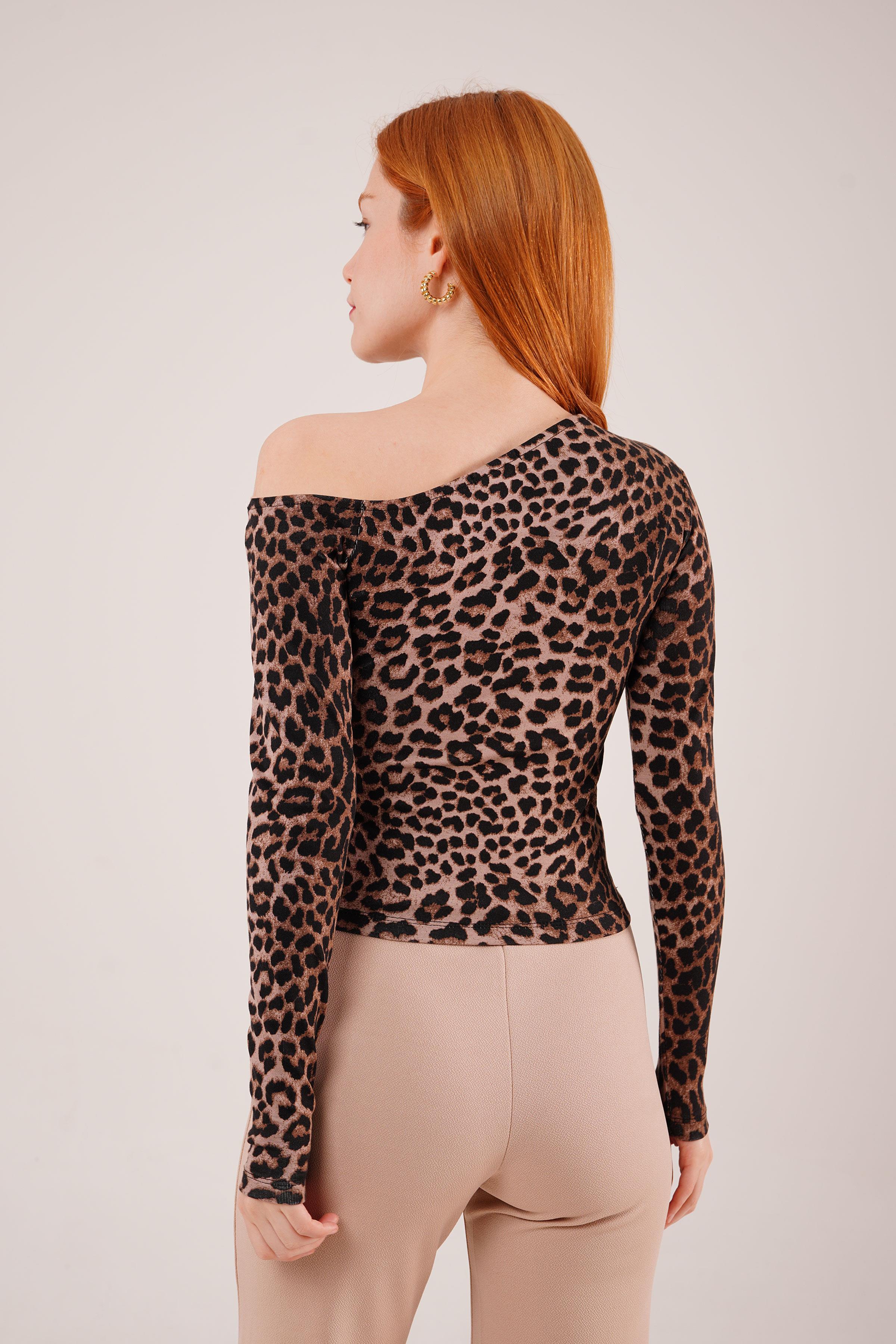 Düşük Omuz Detaylı Toptan Leopar Desen Bluz