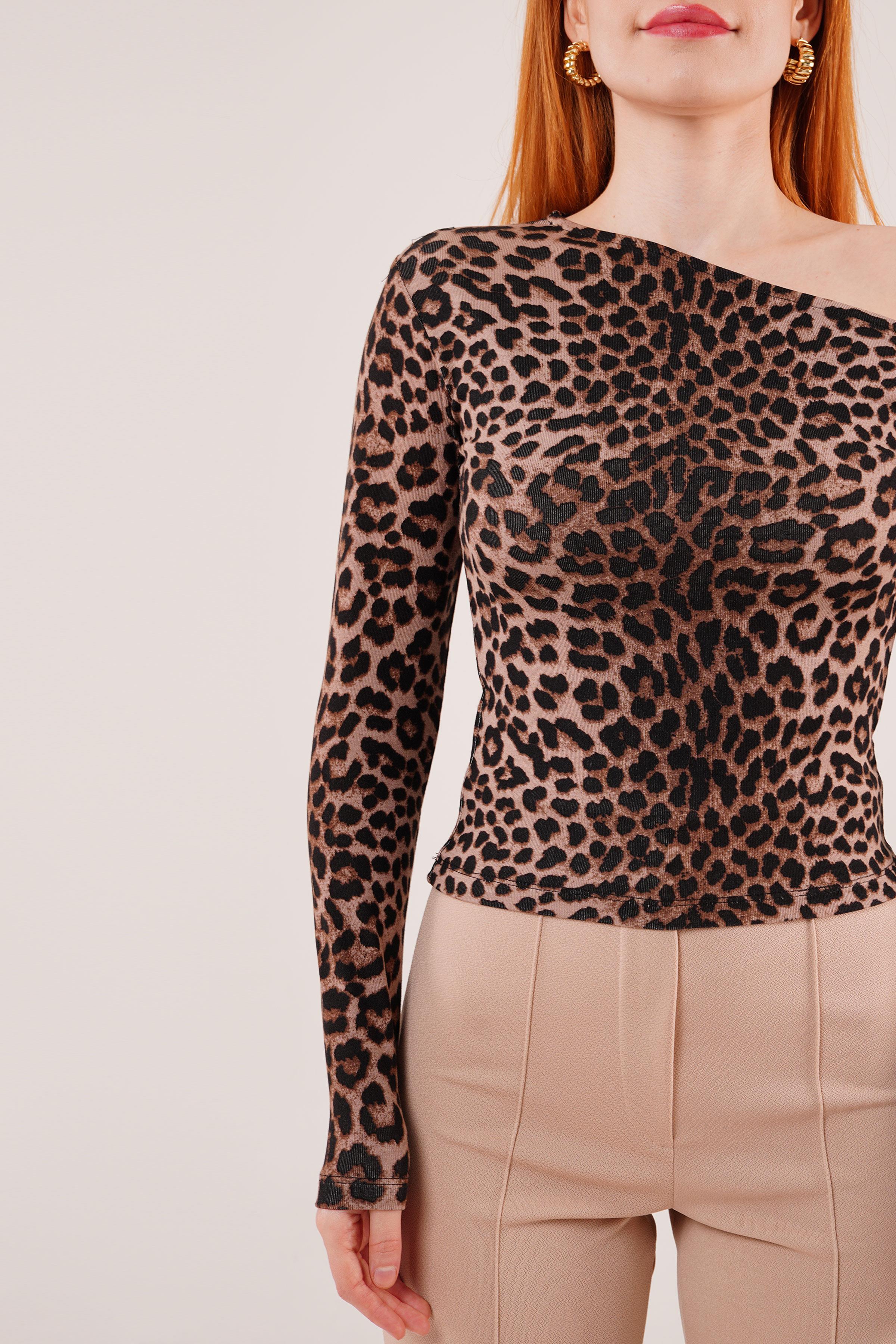Düşük Omuz Detaylı Toptan Leopar Desen Bluz