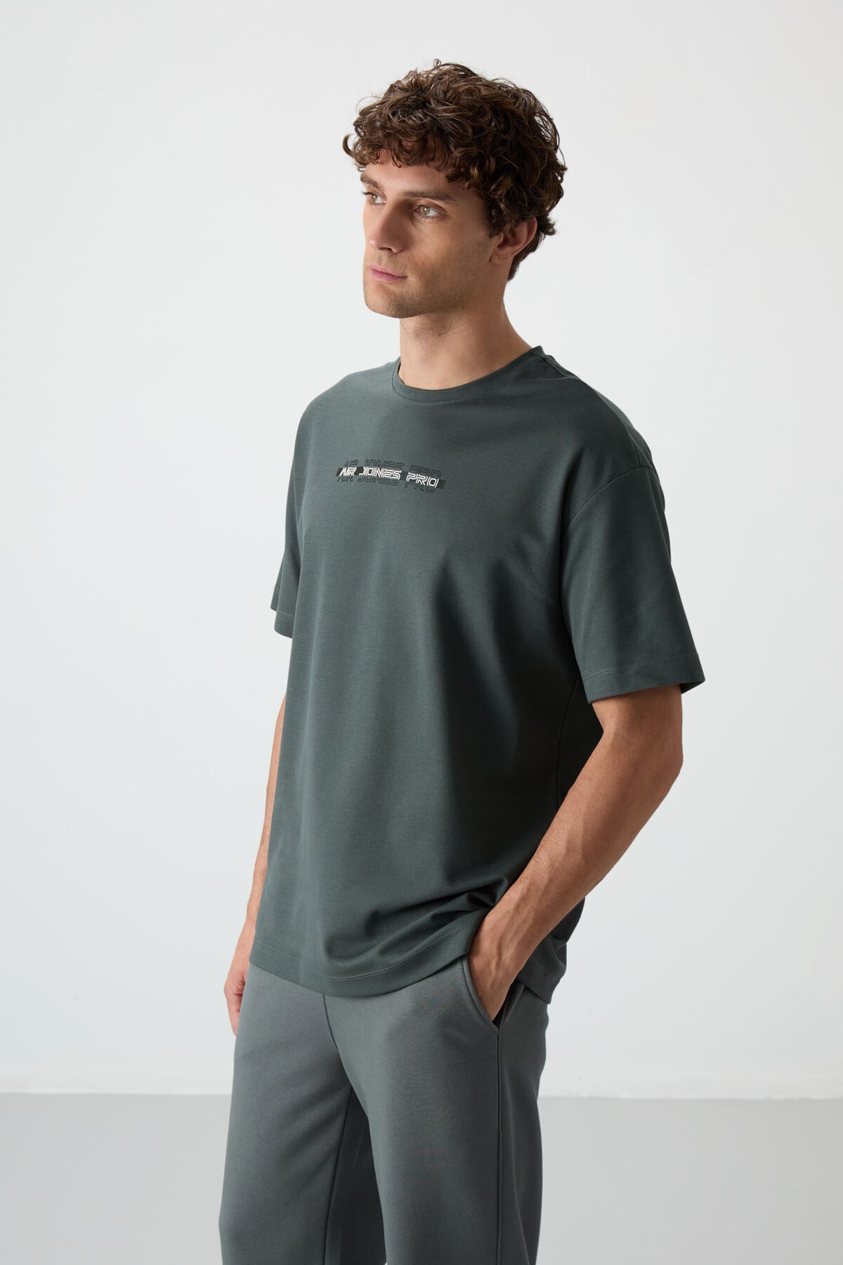 Haki Pamuklu Kalın Yüzeyi Dokulu Oversize Fit Baskılı Erkek T-Shirt - 88365