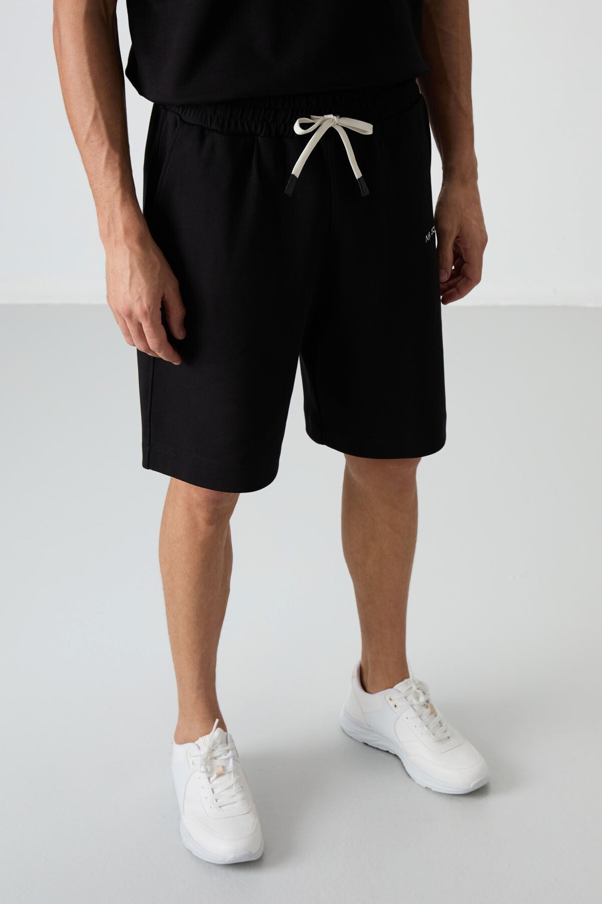 Siyah Pamuklu Kalın Yumuşak Dokulu Oversize Fit Nakışlı Erkek Şort Takım - 85250