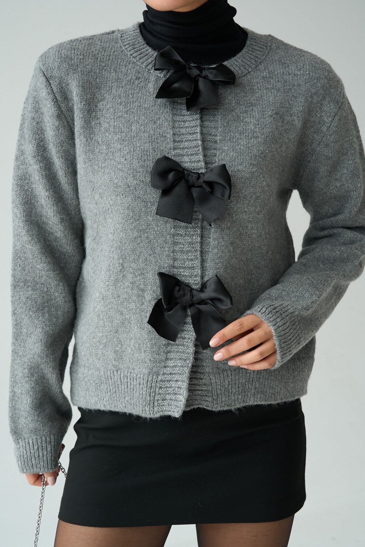 Cardigan with Anthracite Bow Accessory