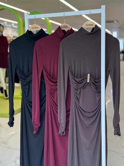 Göğüs Aksesuar Detaylı Drapeli Elbise 2911