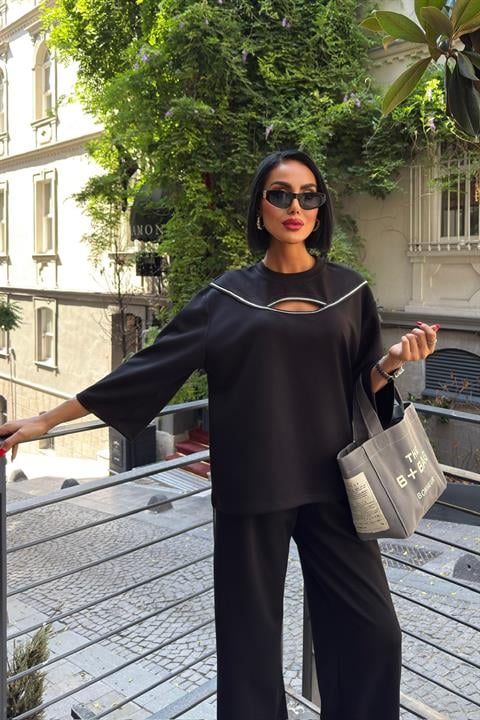 Göğüs Pencereli ve Aksesuar Detaylı Modal Takım 10255