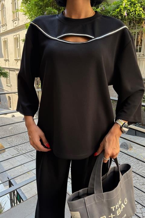 Göğüs Pencereli ve Aksesuar Detaylı Modal Takım 10255