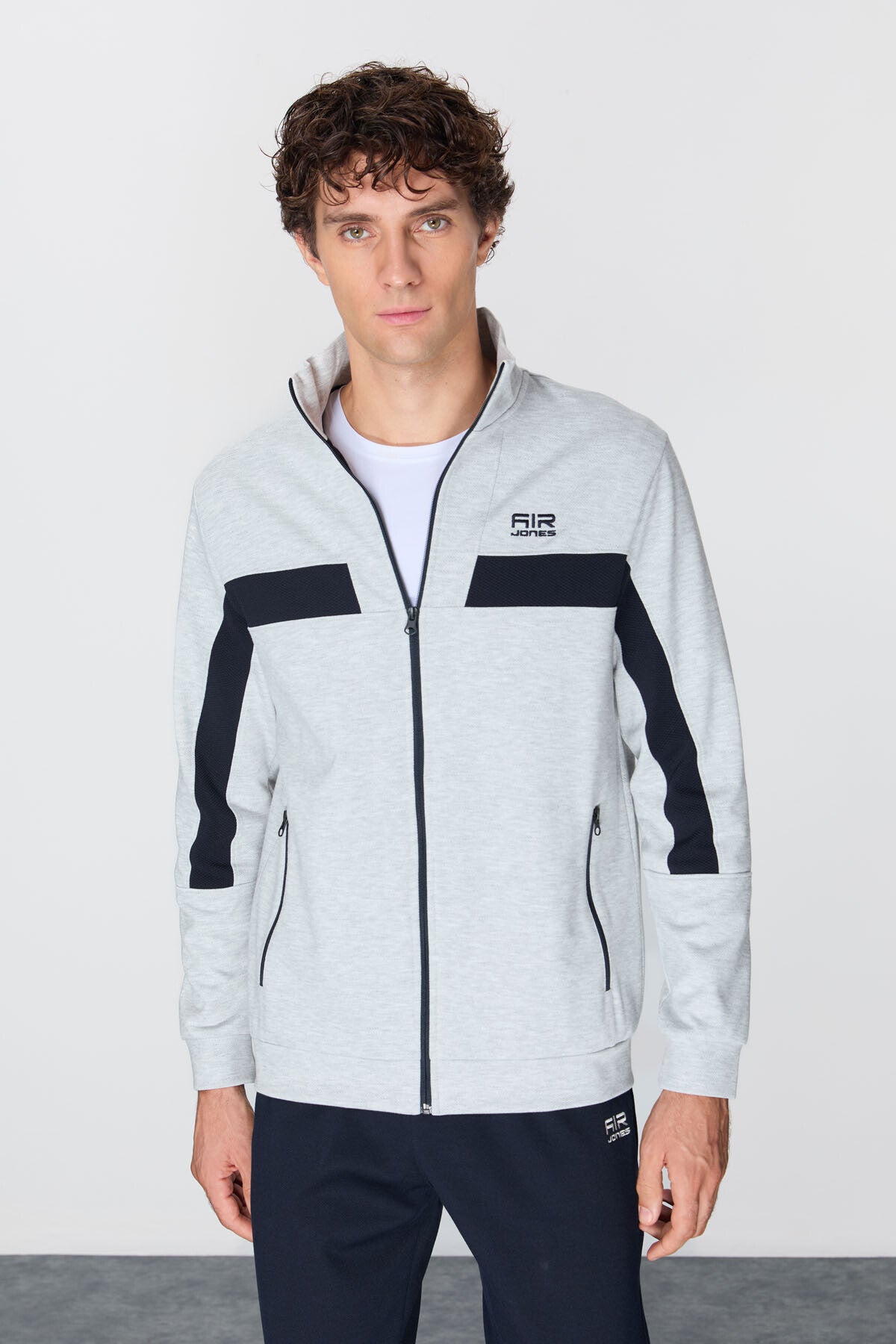 Gri-Lacivert Yüzeyi Dokulu Standart Fit Nakışlı Erkek Eşofman Takım - 85248