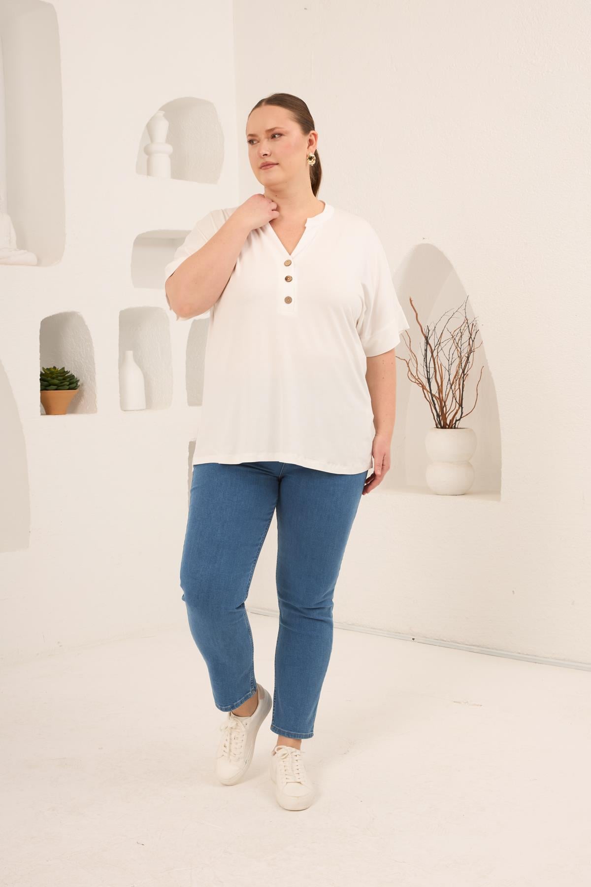 Hakim Yaka Büyük Beden Düğmeli Bluz Ekru