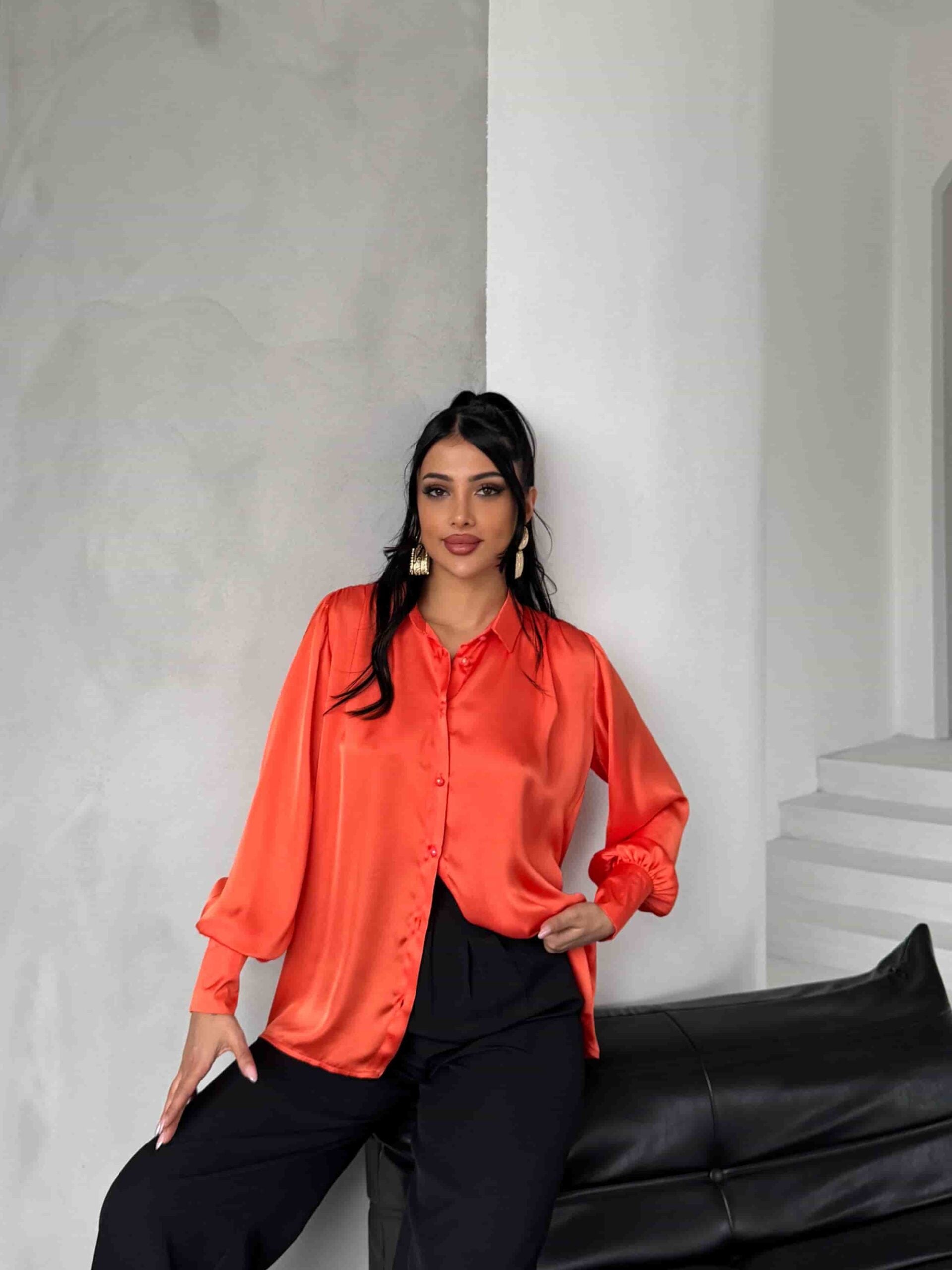 İnci Düğmeli Saten Gömlek