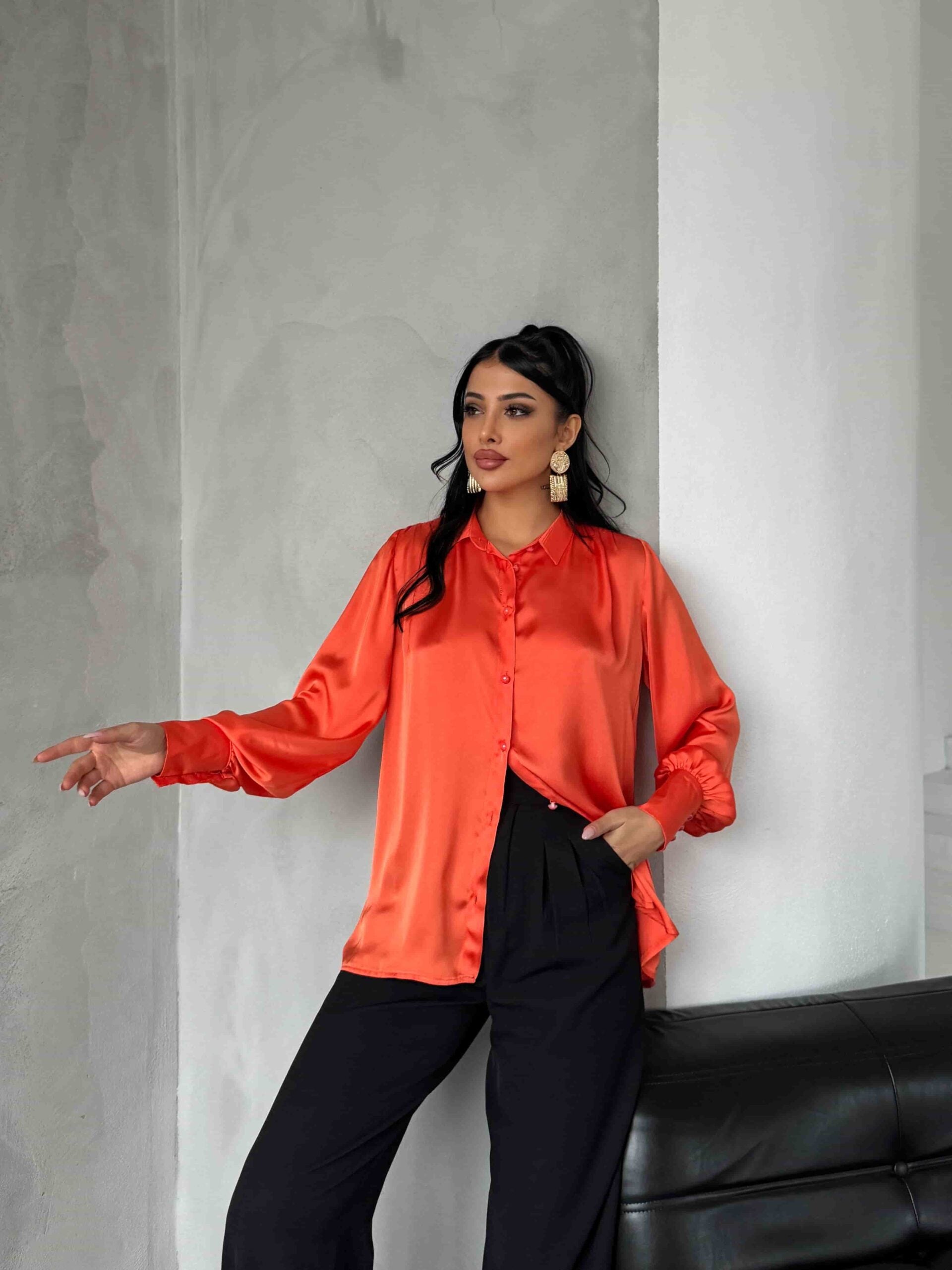 İnci Düğmeli Saten Gömlek