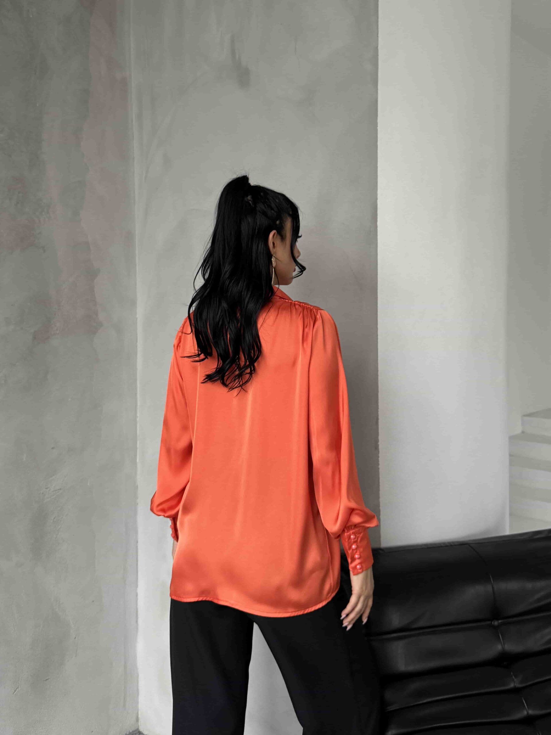 İnci Düğmeli Saten Gömlek