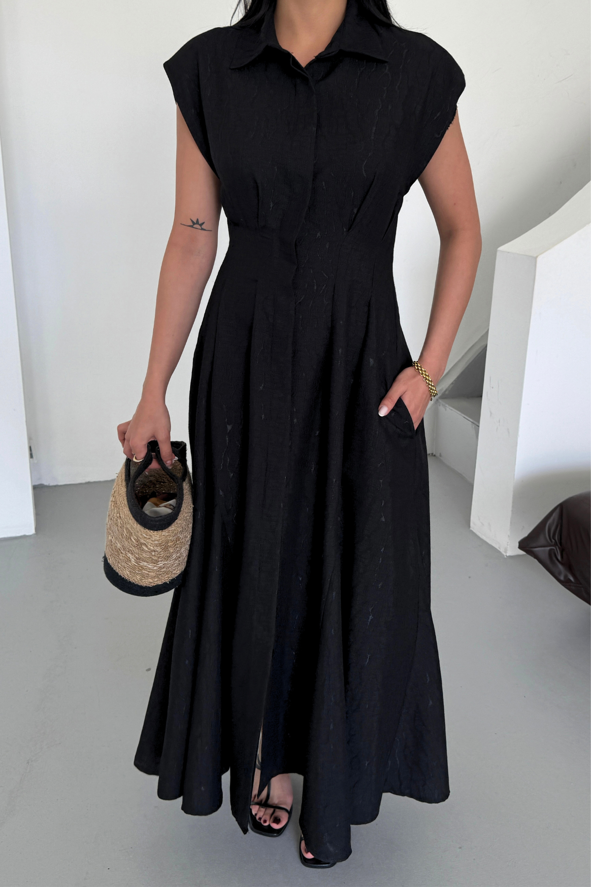 JAKARLI KETEN ELBİSE ÖNDEN YIRTMAÇLI CEPLİ - Siyah