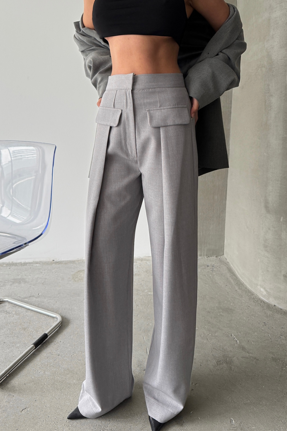 KAPALI GENİŞ PİLE CEP KAPAK DETAYLI PANTOLON - Gri